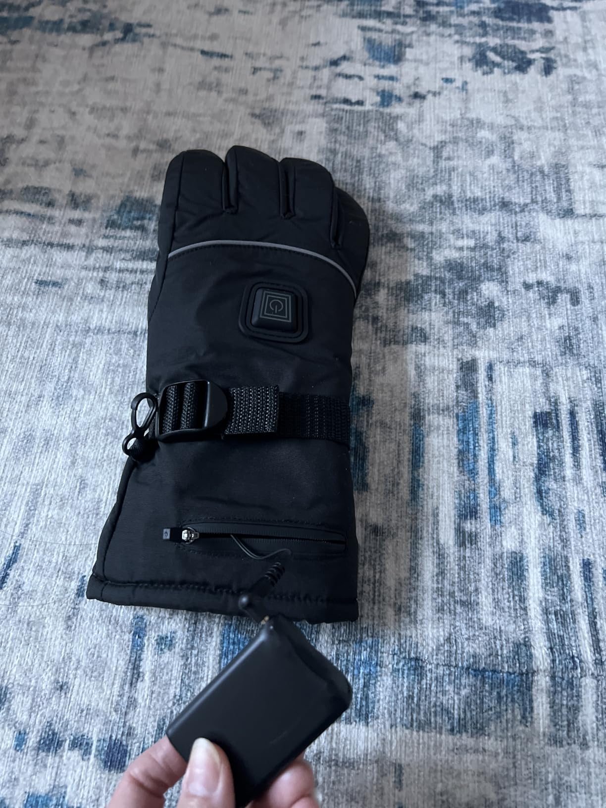 Heated Gloves for Men Women, 7.4V Rechargeable Electric Gloves, Waterproof and Touchscreen, 3 Heat Levels, Thermal Glove for Skiing, Snowboarding, Cycling, Outdoor Work, Running customer photo 2