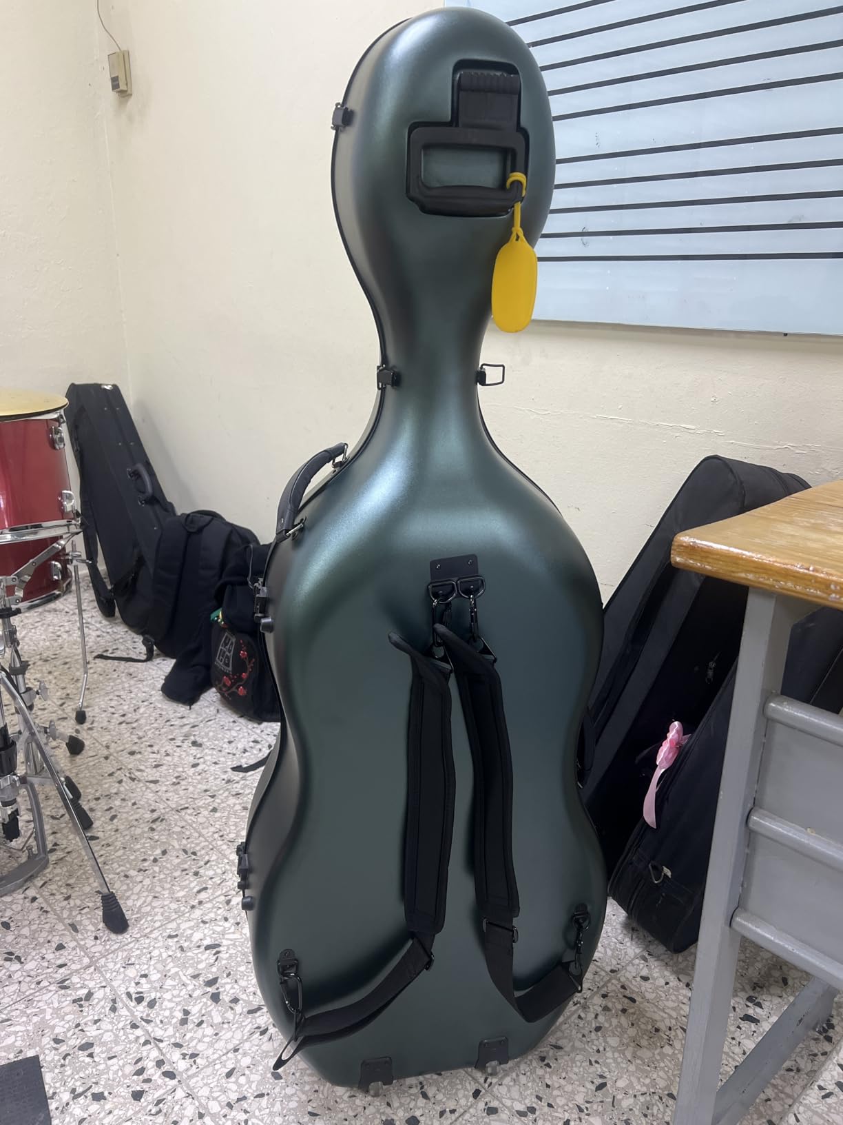 Vetimobato Carbon Fiber Cello Case for 4/4 Full Size Hard Shell with Wheels, Built-in Handle, Backpack Straps, Bow Holders Cello Accessories Box Strong & Ultralight (Black Pattern) customer photo 2