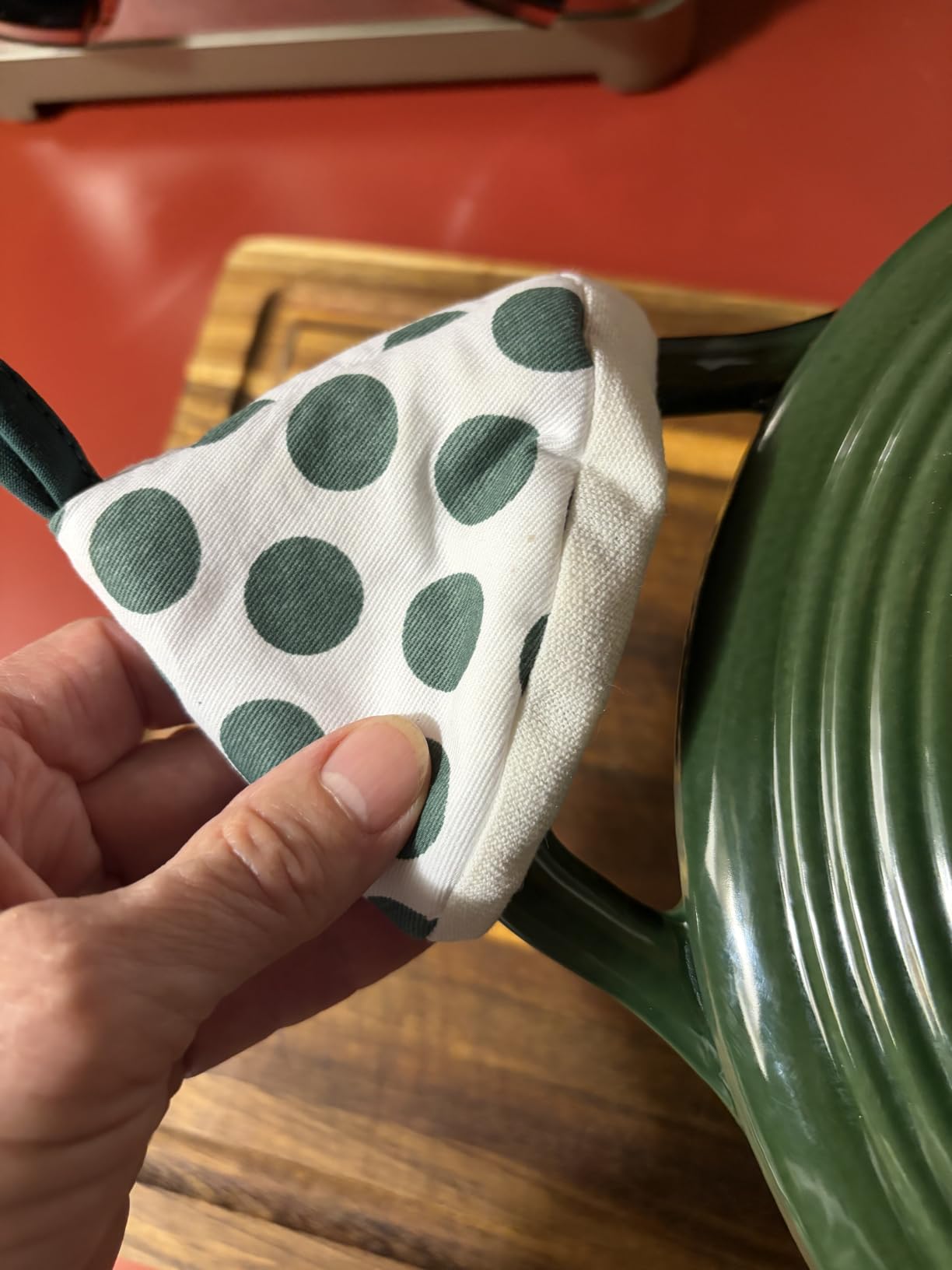 Overmont Enameled Cast Iron Dutch Oven - 5.5QT Pot with Lid Cookbook & Cotton Potholders, Bottle Green customer photo 1