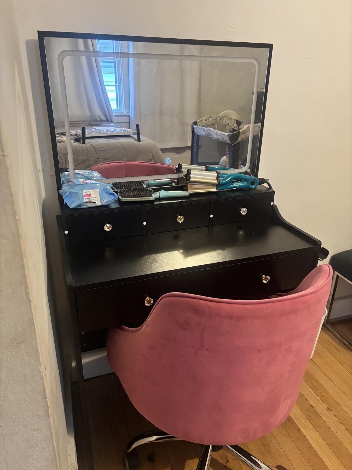 COMHOMA Makeup Vanity Desk with Mirror and Lights, Vanity Table and Chair Set with 5 Drawers and Charging Station, Bedroom Dressing Table, Stepless Dimmable and 3 Color Modes Adjustable, Snow White customer photo 1