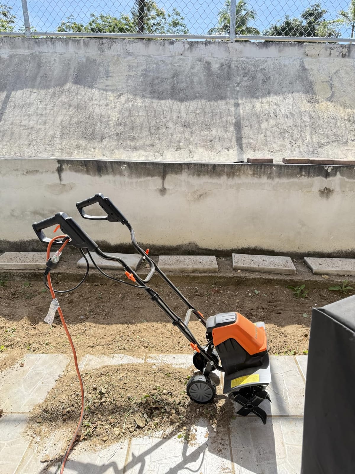 LawnMaster Brushless 48V MAX Cordless Tiller Cultivator with 2X MAX 24V 4.0ah Battery& 1x MX24V Dual Port Charger, 4X Blade, 14.5In Width & 9In Depth-CLTE4814 customer photo 2