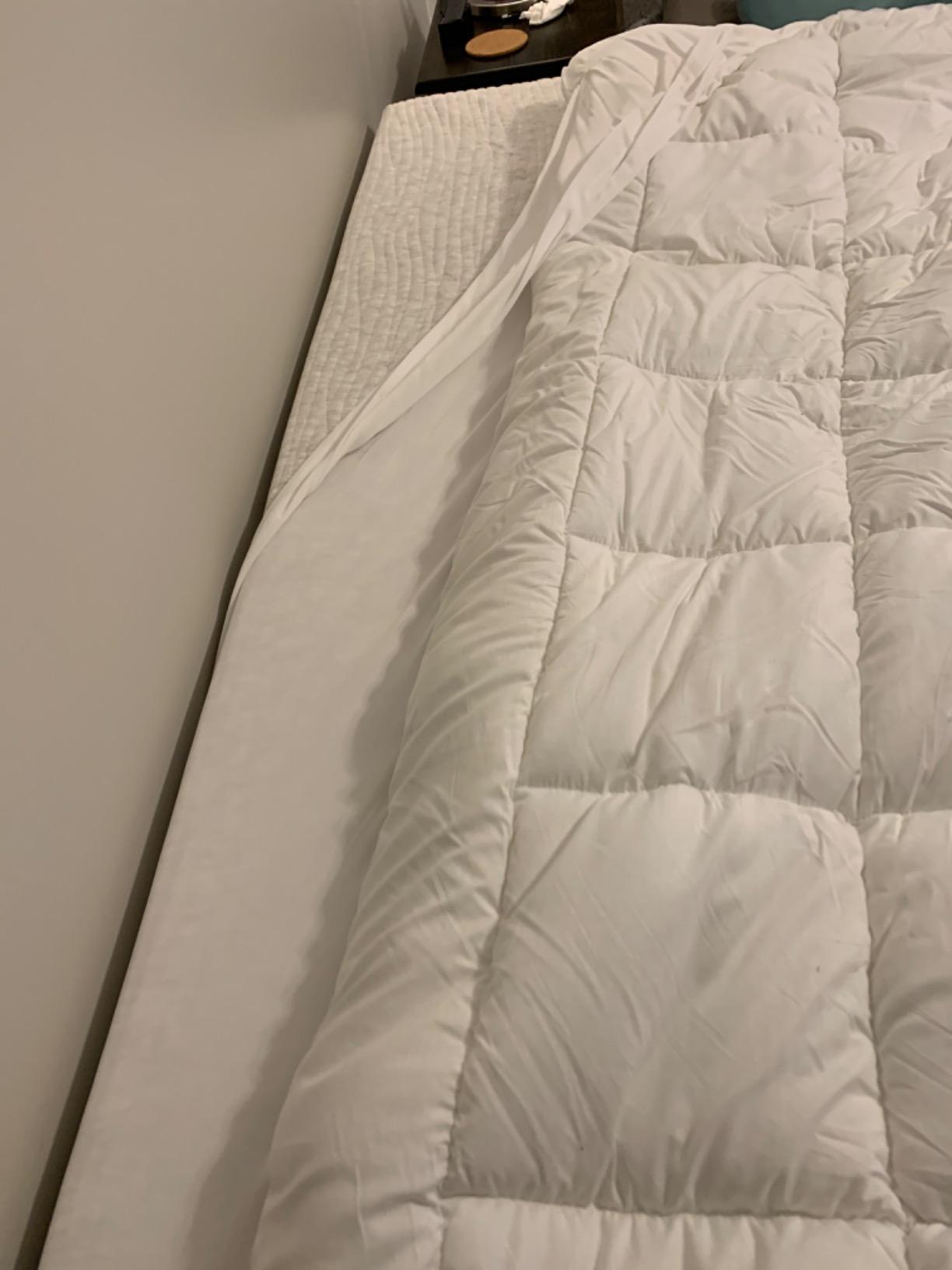WhatsBedding 5 Inch Memory Foam Mattress Topper Queen for Back Pain, Filled with Fluffy Soft Breathable Stuffing, Thick Supportive Pillow Top Queen Mattress Topper customer photo 2
