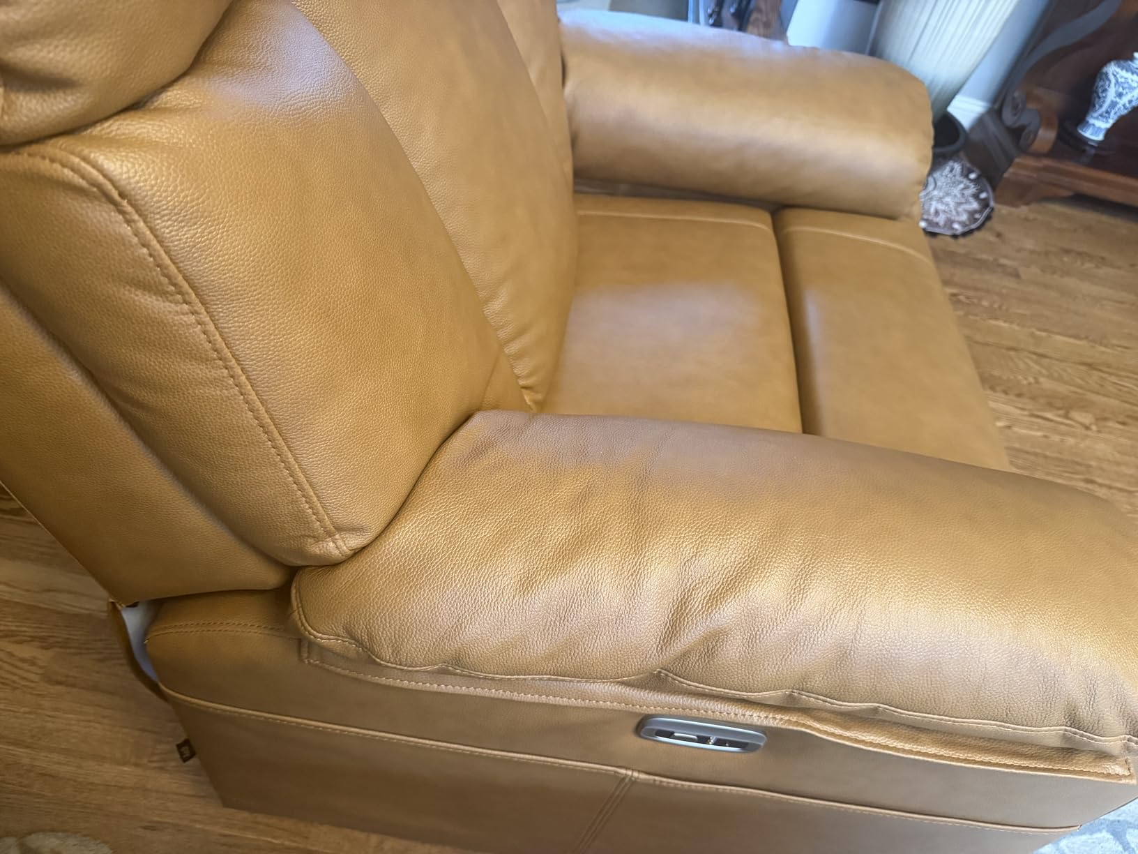 AEDI 450lbs Genuine Leather Ultra Oversized Power Recliner Chair, Camel | Extra-Wide Seat for Big and Tall Adults, Heavy Duty Sofa-Size Electric Recliner with Plush Comfort for Living Room customer photo 2