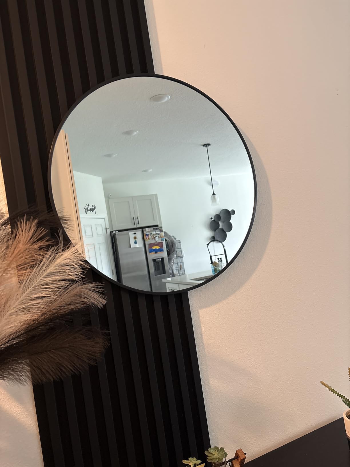Sweetcrispy 24 Inch Round Wall Mirror, Bathroom Mirror for Over Sink | Tempered Glass, Anti-Fog & Waterproof Round Mirrors for Bathroom, Entryway, Bedroom, Shatterproof Design, Black customer photo 2