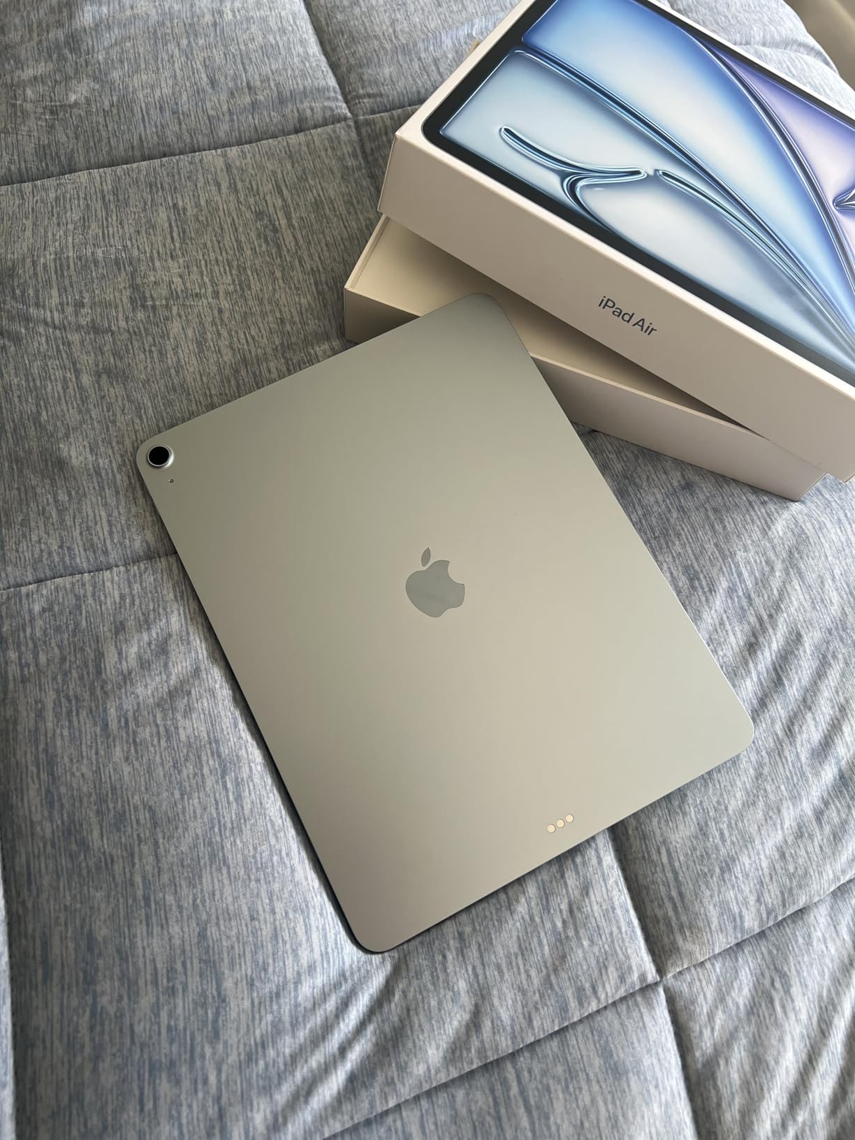 iPad Air 13-inch (M4): Liquid Retina Display, 256GB, 12MP Front/Back Camera, Wi-Fi 7 with Apple N1, Touch ID, All-Day Battery Life - Starlight customer photo 1