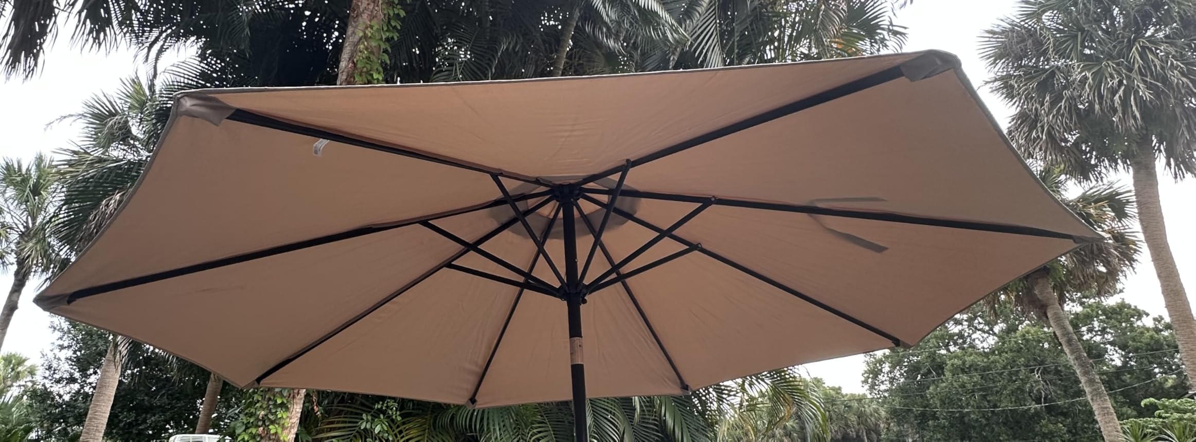 Garvee 9FT Solar Patio Umbrella Outdoor Umbrella with 32 LED Lights | Crank Lift, Push Button Tilt & 8 Sturdy Ribs, UV Resistant Waterproof Market Umbrella for Pool, Yard, Garden(Navy Blue) customer photo 1