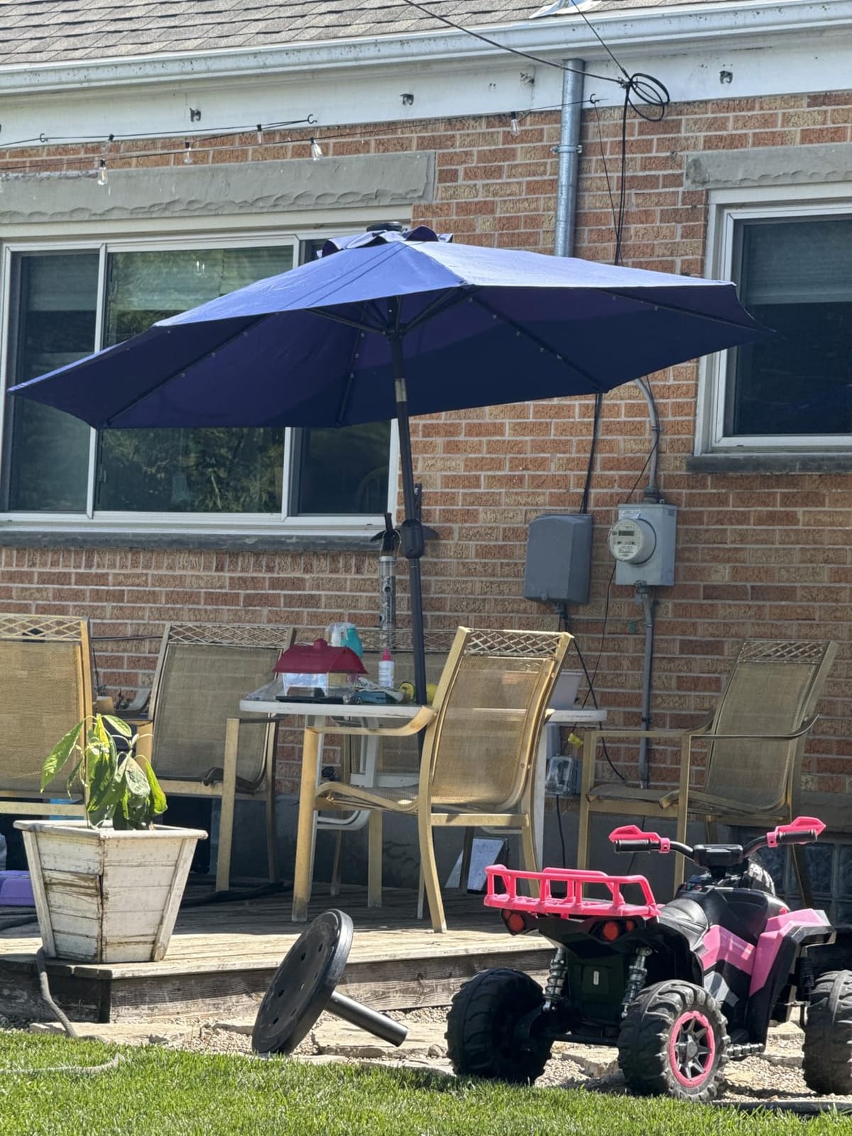 Garvee 9FT Solar Patio Umbrella Outdoor Umbrella with 32 LED Lights | Crank Lift, Push Button Tilt & 8 Sturdy Ribs, UV Resistant Waterproof Market Umbrella for Pool, Yard, Garden(Navy Blue) customer photo 2