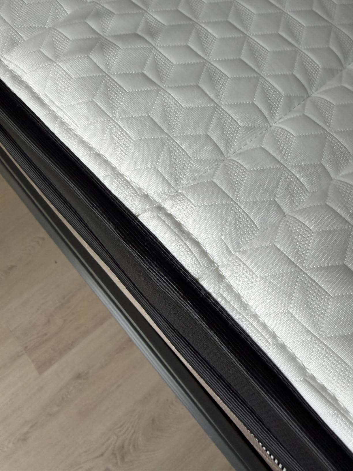 Novilla 12 Inch Queen Mattress, Cooling Queen Hybrid Mattress with Upgraded Individual Coils & Gel Memory Foam, Enhanced Support, Motion Isolation, Pressure Relief, CertiPUR-US customer photo 1