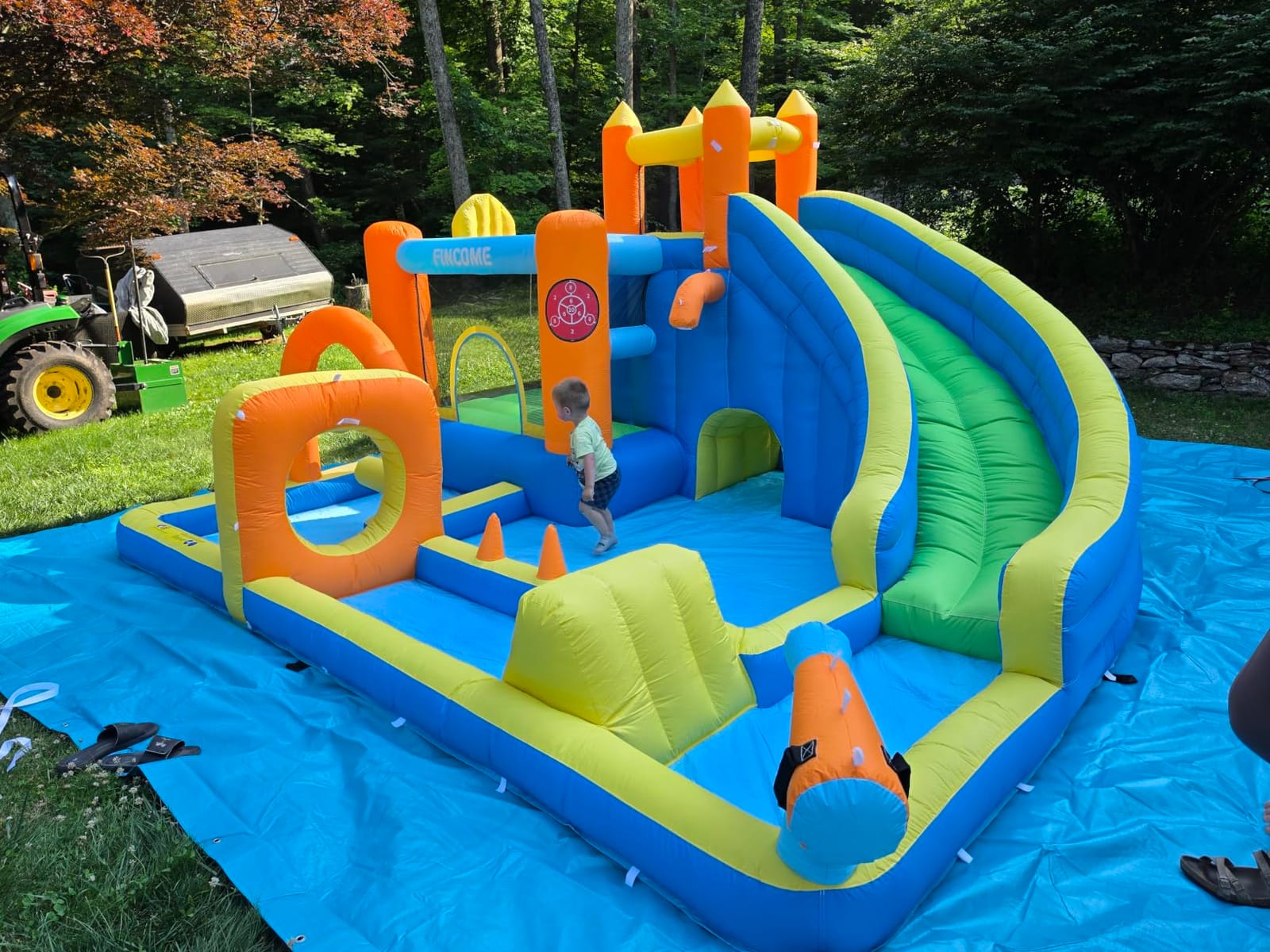 FINCOME Inflatable Water Slide, Bounce House with 2 Slide for Kids, Inflatable Waterslide Park with Splash Pool, Basketball Hoop, Ball Shooting & Water Cannon for Backyard, Outdoor, Indoor customer photo 2