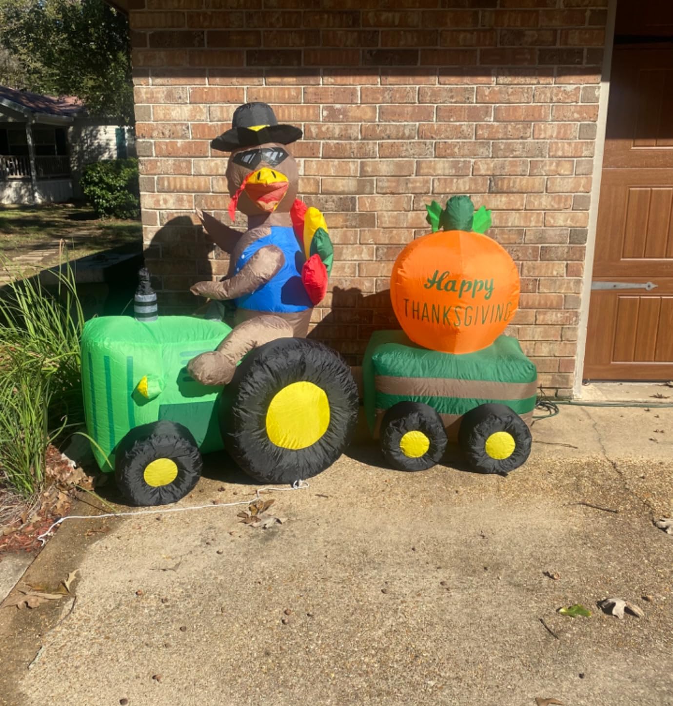DomKom 12FT Fall Inflatable Scarecrow, Scarecrow Farmer Hold Corn and Pumpkin, Harvest Thanksgiving Blow Up Decorations, Built-in LEDs for Holiday Party, Garden, Lawn, Yard, Patio Décor customer photo 1