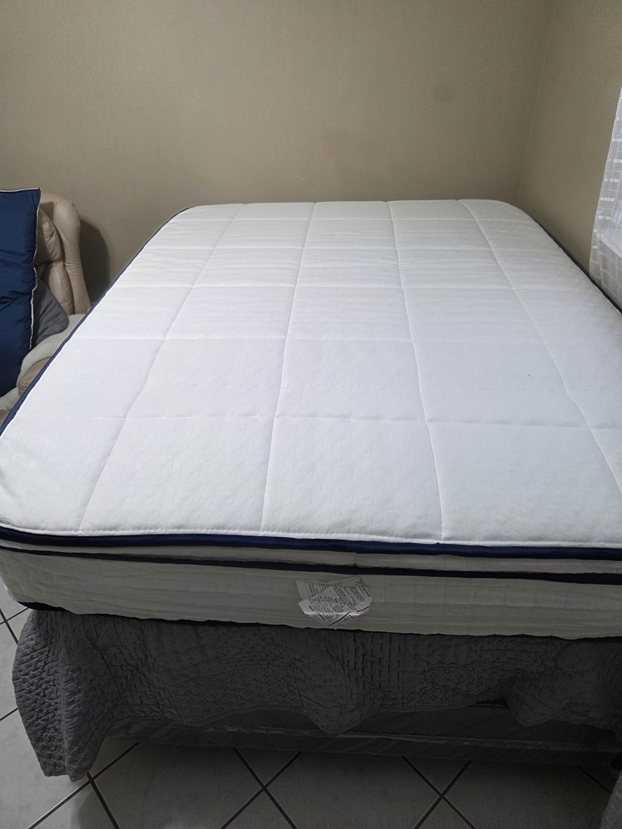 Avenco Queen Mattress 12 inch, Queen Hybrid Mattress with Individual Pocket Spring and Gel Memory Foam for Cool Night, Motion Isolation, Relieve Pressure, Balance Support, CertiPUR-US, Medium Firm customer photo 2