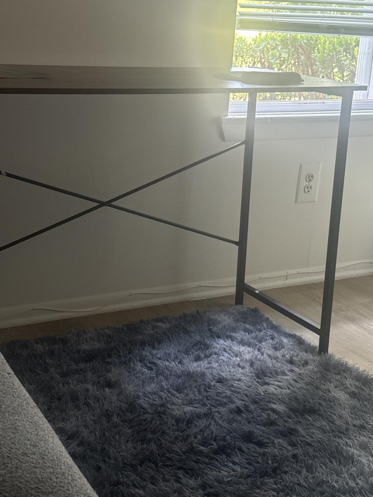 Sweetcrispy 32-Inch Small Computer Desk for Bedroom, Modern White | Gaming Writing Work and Study Desk for Home Office, Sturdy Metal Frame and Compact Modern Design with X-Shaped customer photo 1