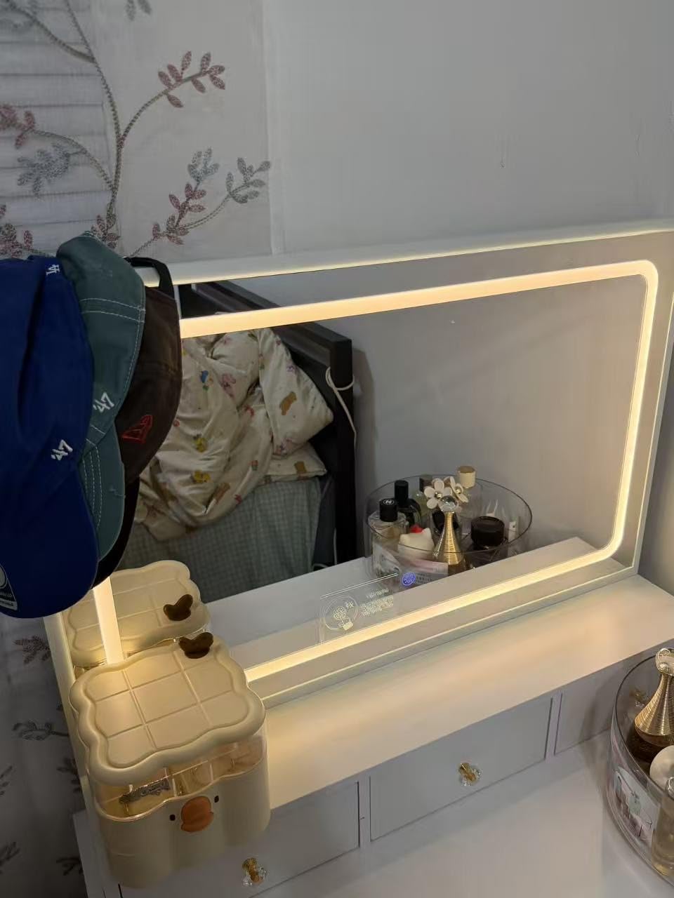 COMHOMA Vanity Desk with LED Lights Mirror & Power Outlet customer photo 2