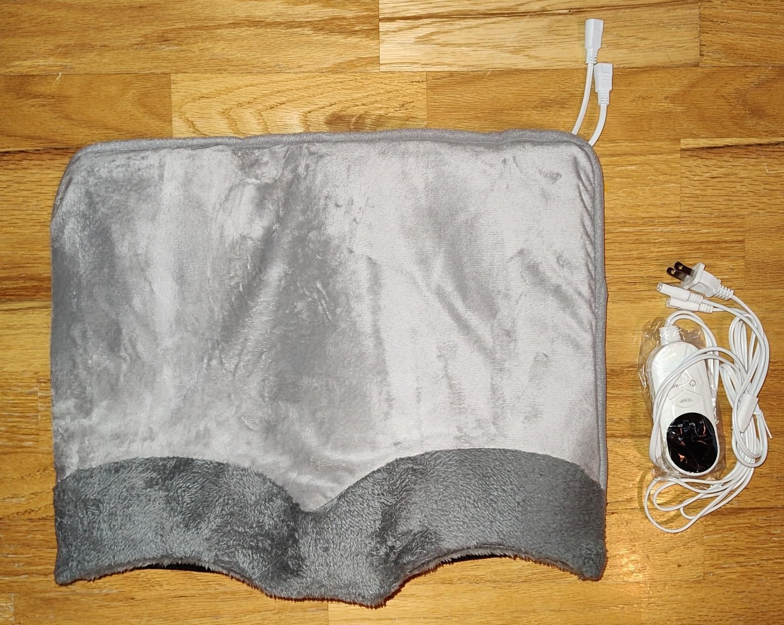 Double-Sided Electric Heated Foot Warmer for Feet, Feet Warmer Foot Heating Pad with 9 Levels Temp and 3 Timers, Foot Warmers for Bed, Under Desk, Office, Birthday Xmas Gifts for Women Men(Grey) customer photo 1