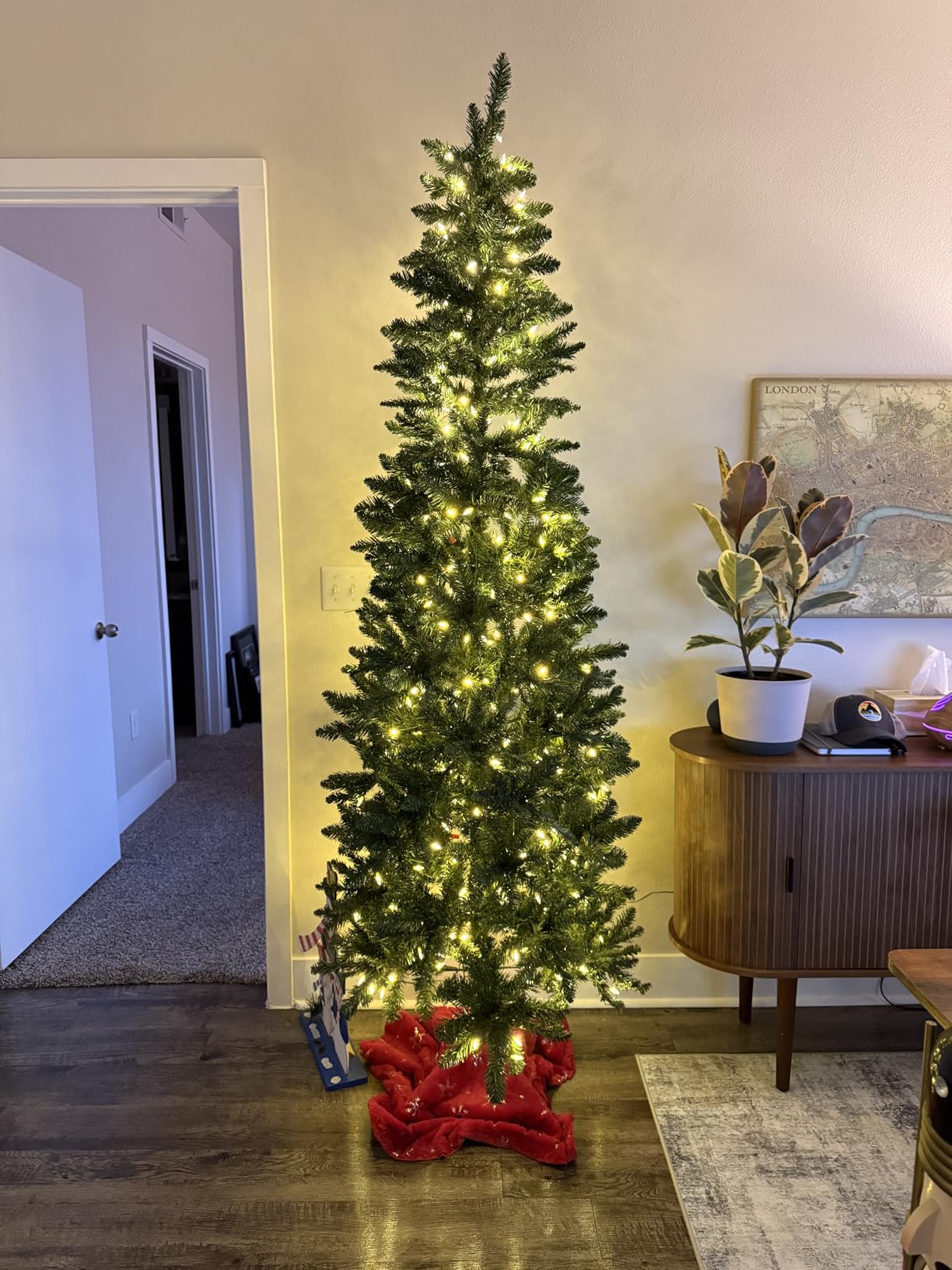 Hykolity 6 ft Prelit Pencil Christmas Tree with 300 Warm White LEDs | 1,622 Mixed PE and PVC Tips, Hinged Design and Sturdy Metal Stand customer photo 2