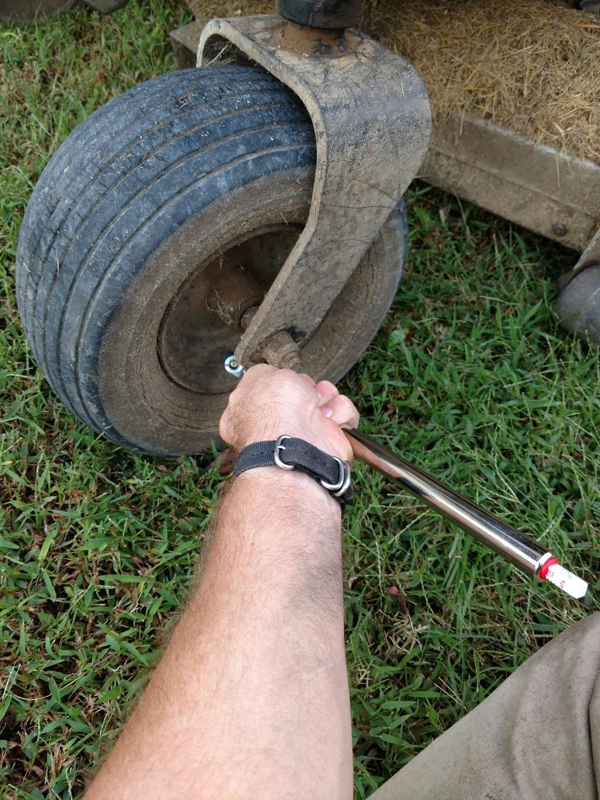 Milton S-986 Straight Foot Dual Head Tire Pressure Gauge with Dual Head Chuck, 10-160 PSI Heavy Duty Air Pressure Gauge for Semi Truck, Tractor Trailer, Dually, RV and Automotive Tires customer photo 1