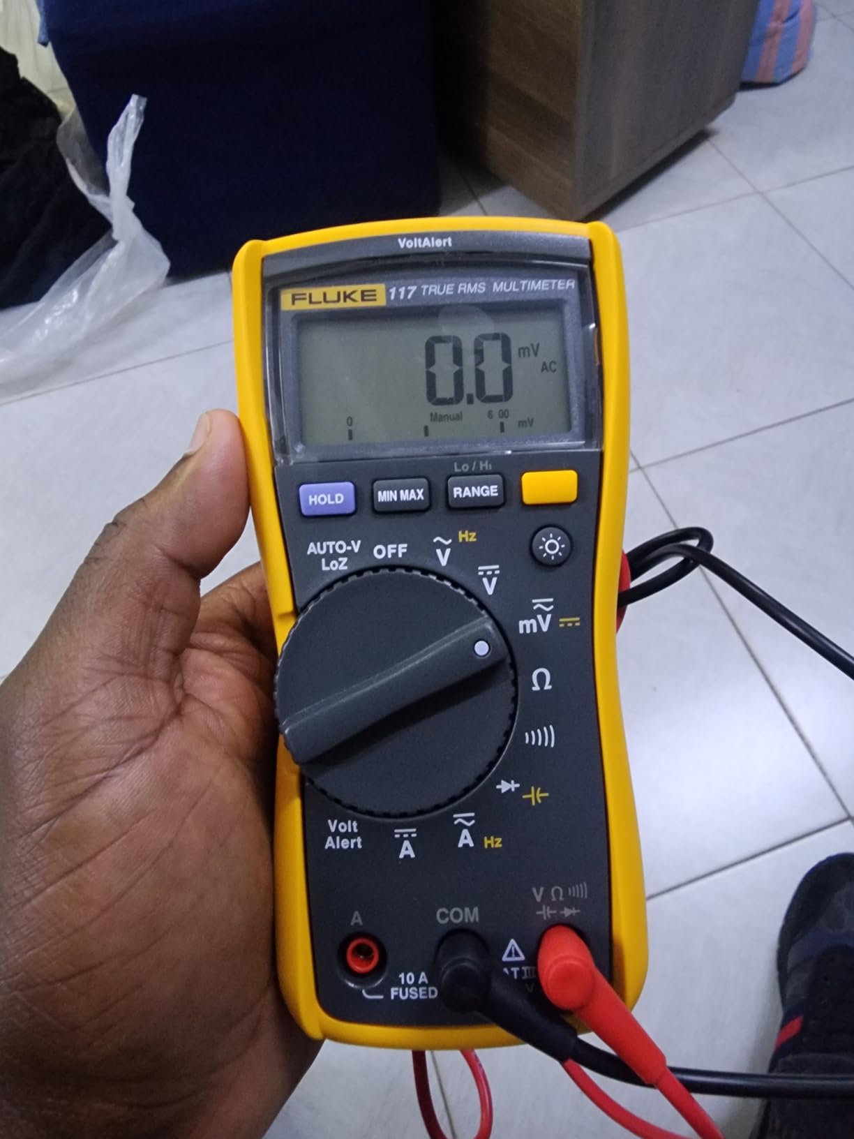 Fluke 117 Digital Multimeter, Non-Contact AC Voltage Detection, Measures Resistance/Continuity/Frequency/Capacitance/Min Max Average, Automatic AC/DC Selection, Low Impedance Mode | Non-Contact AC Voltage Detection, Measures Resistance/Continuity/Frequency/Capacitance, Min Max Average customer photo 2