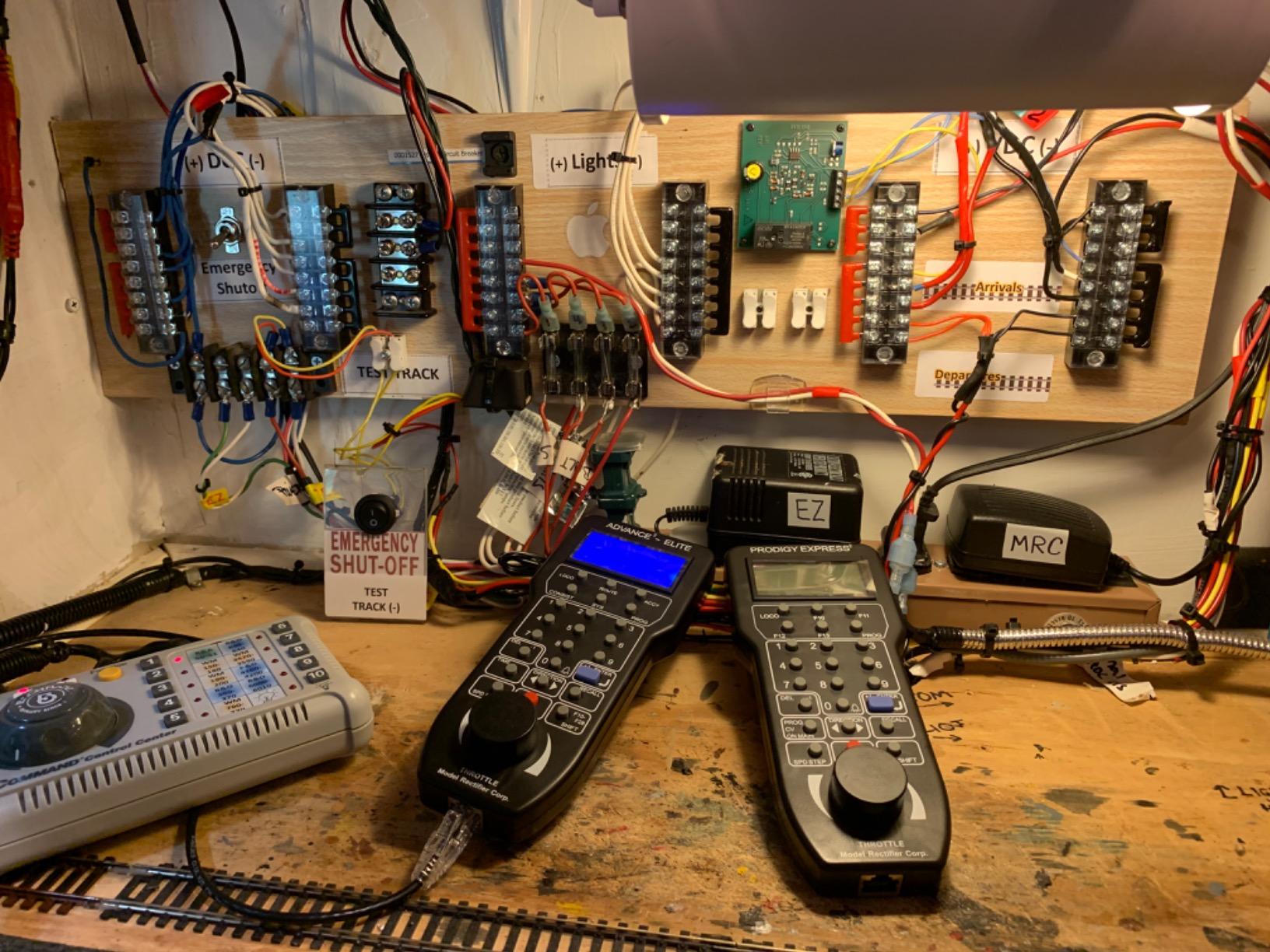 Prodigy Advance Squared LCD Walkaround DCC Controller customer photo 1