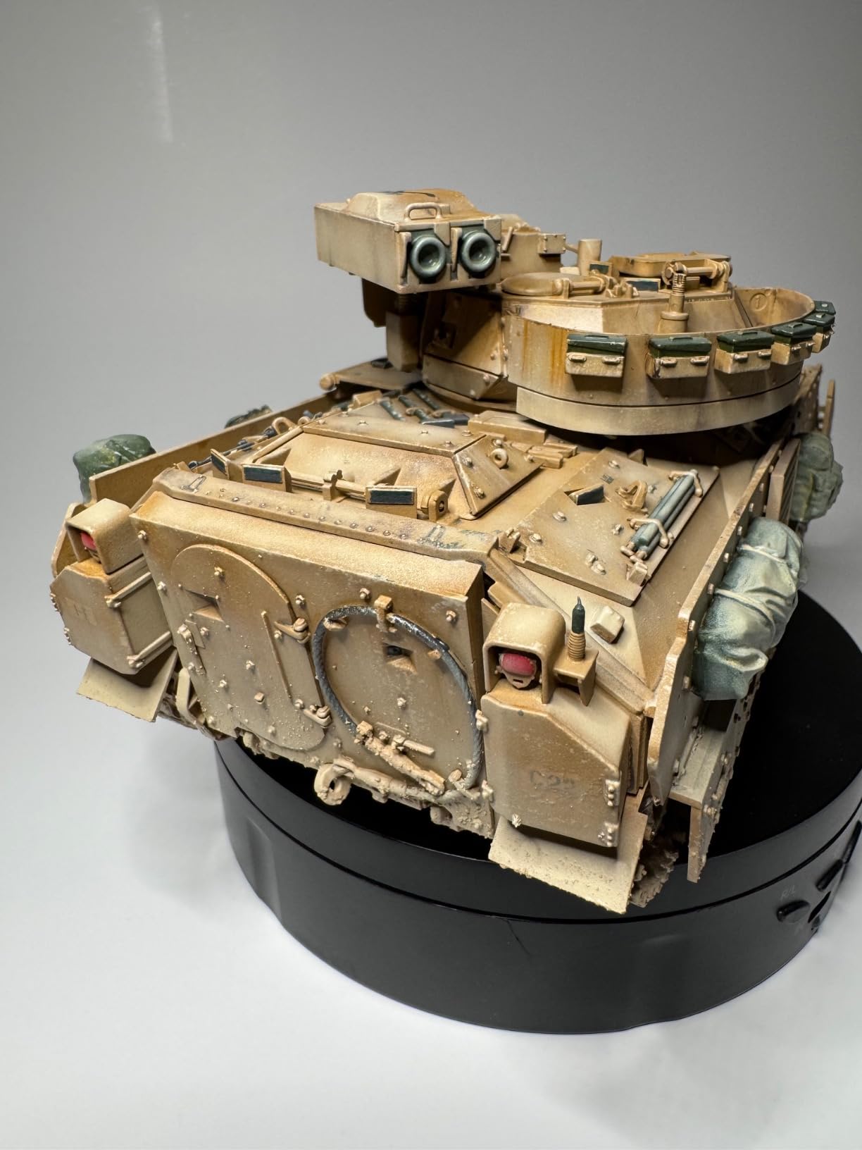 Tamiya 35264 Desert Storm 1:35 U.S. M2 A2 Bradley IFV customer photo 1