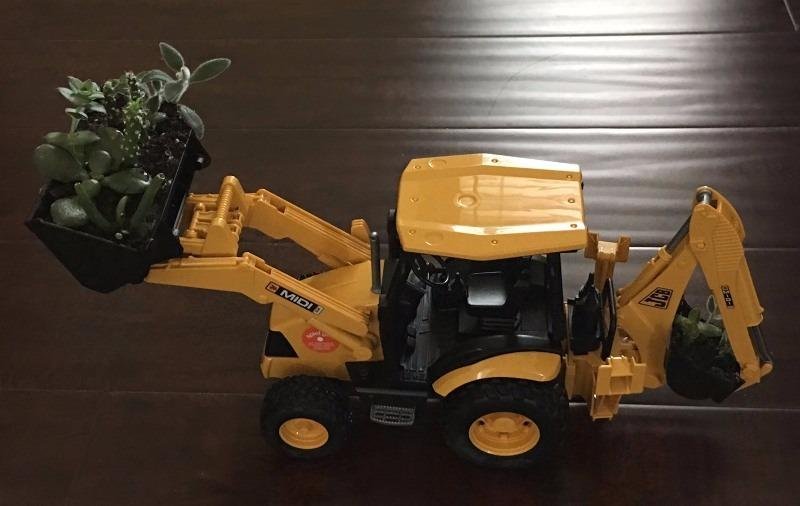 Bruder 02427 JCB Midi CX Loader Backhoe customer photo 1