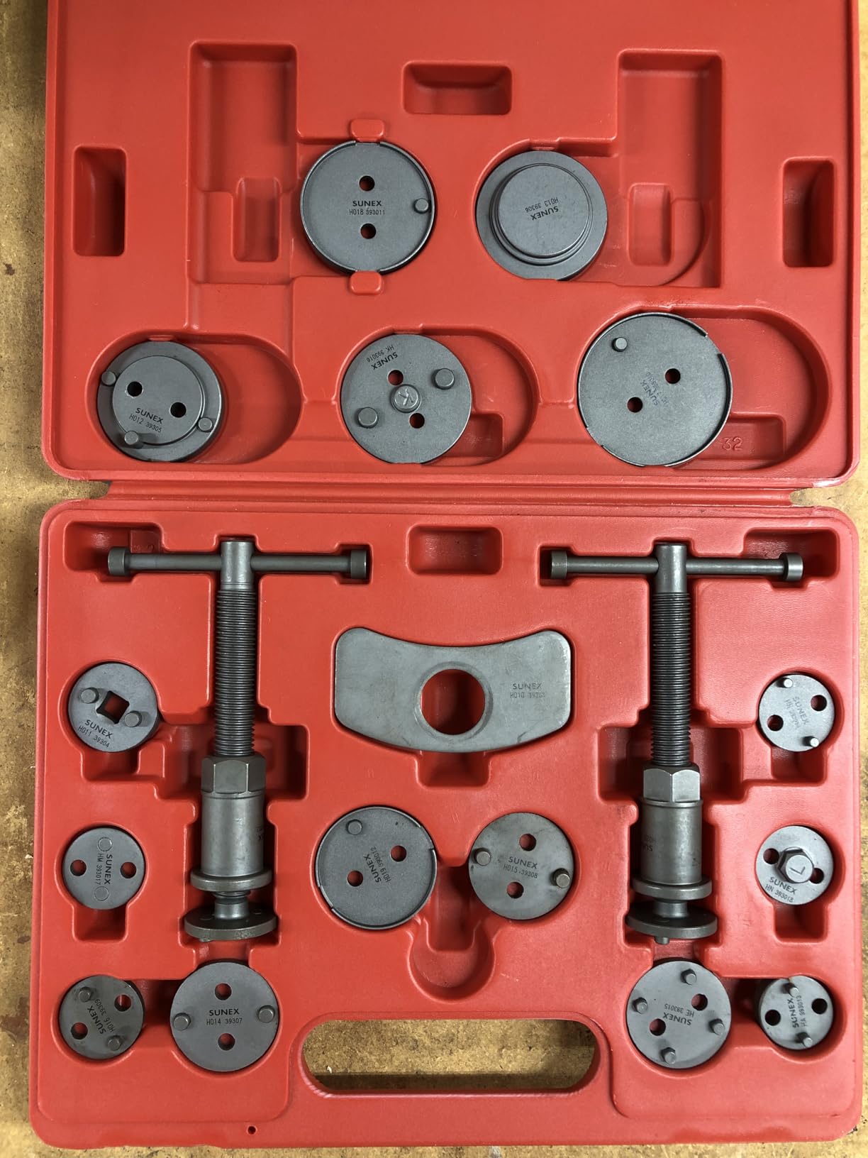 SUNEX TOOLS 3930 18-Piece Master Disc Brake Caliper Tool Set and Wind Back Kit, Compressor, Spreader Tool Set for Brake Pad Replacement with Magnetic Thrust Bolts customer photo 1