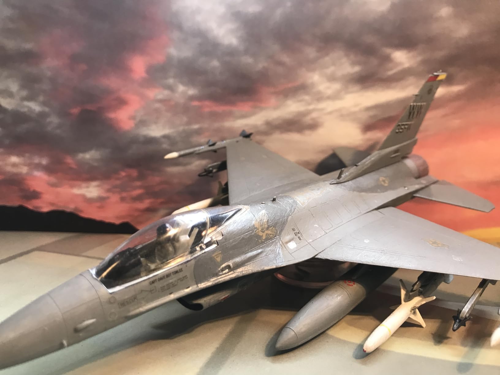 Hasegawa 1:72 Scale F-16CJ Block 50 Fighting Falcon Model Kit customer photo 1