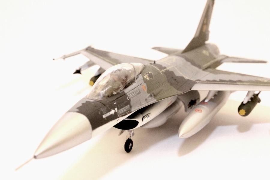 Hasegawa 1/72 F-16A Plus Fighting Falcon Model Kit customer photo 2