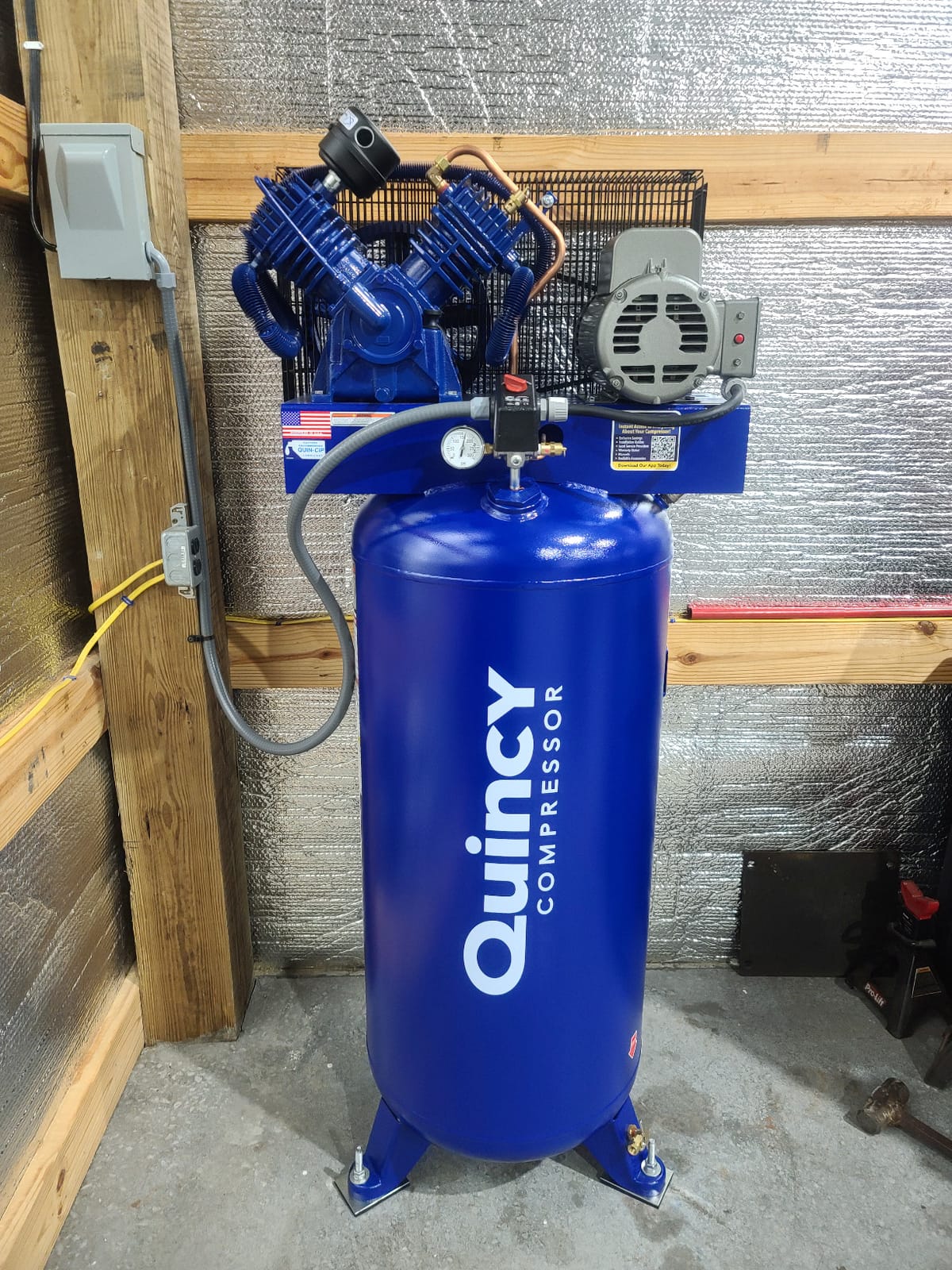 Quincy QT-54 Splash Lubricated Reciprocating Air Compressor - 5 HP, 230 Volt, 1 Phase, 60-Gallon Vertical, Model Number 2V41C60VC customer photo 1