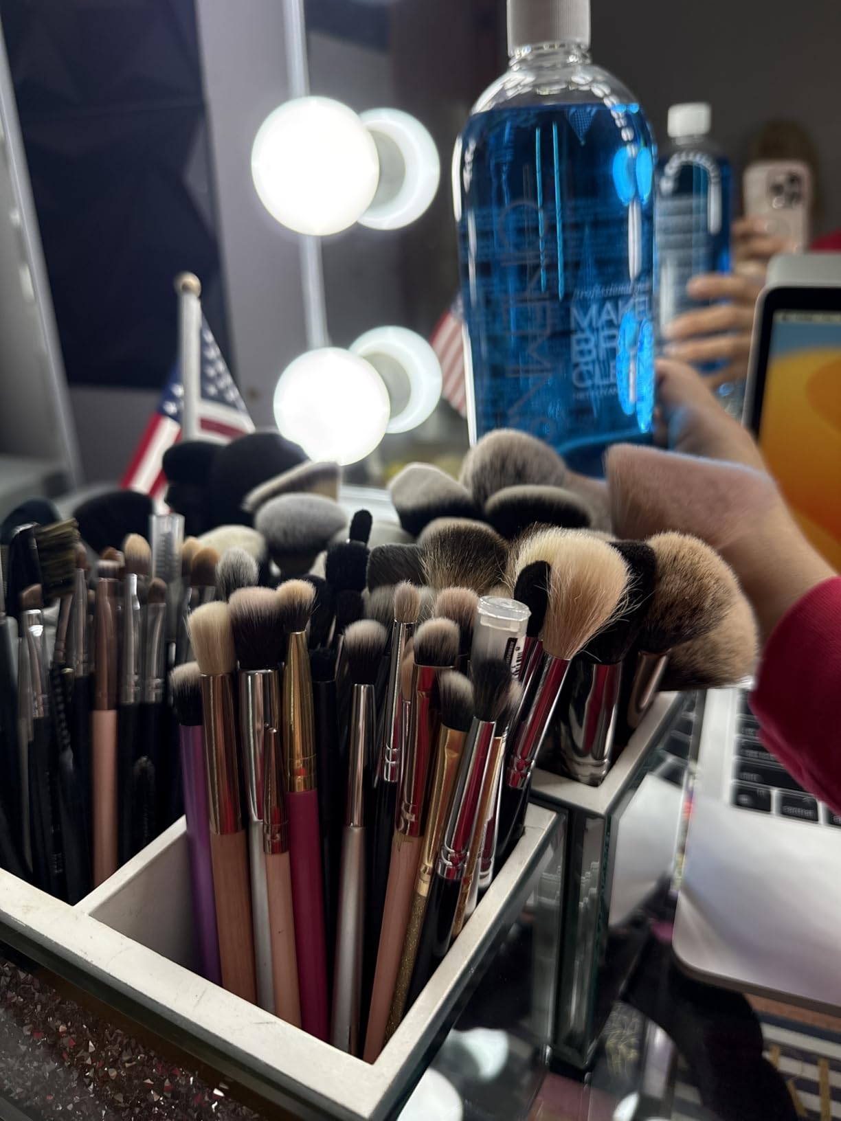 Cinema Secrets Original Blue Vanilla Makeup Brush Cleaner Solution - Professional Cleanser for Makeup Brushes - Quick-Drying, Rinse-Free Formula - Removes Stubborn Waterproof Make Up (4 fl oz) customer photo 1