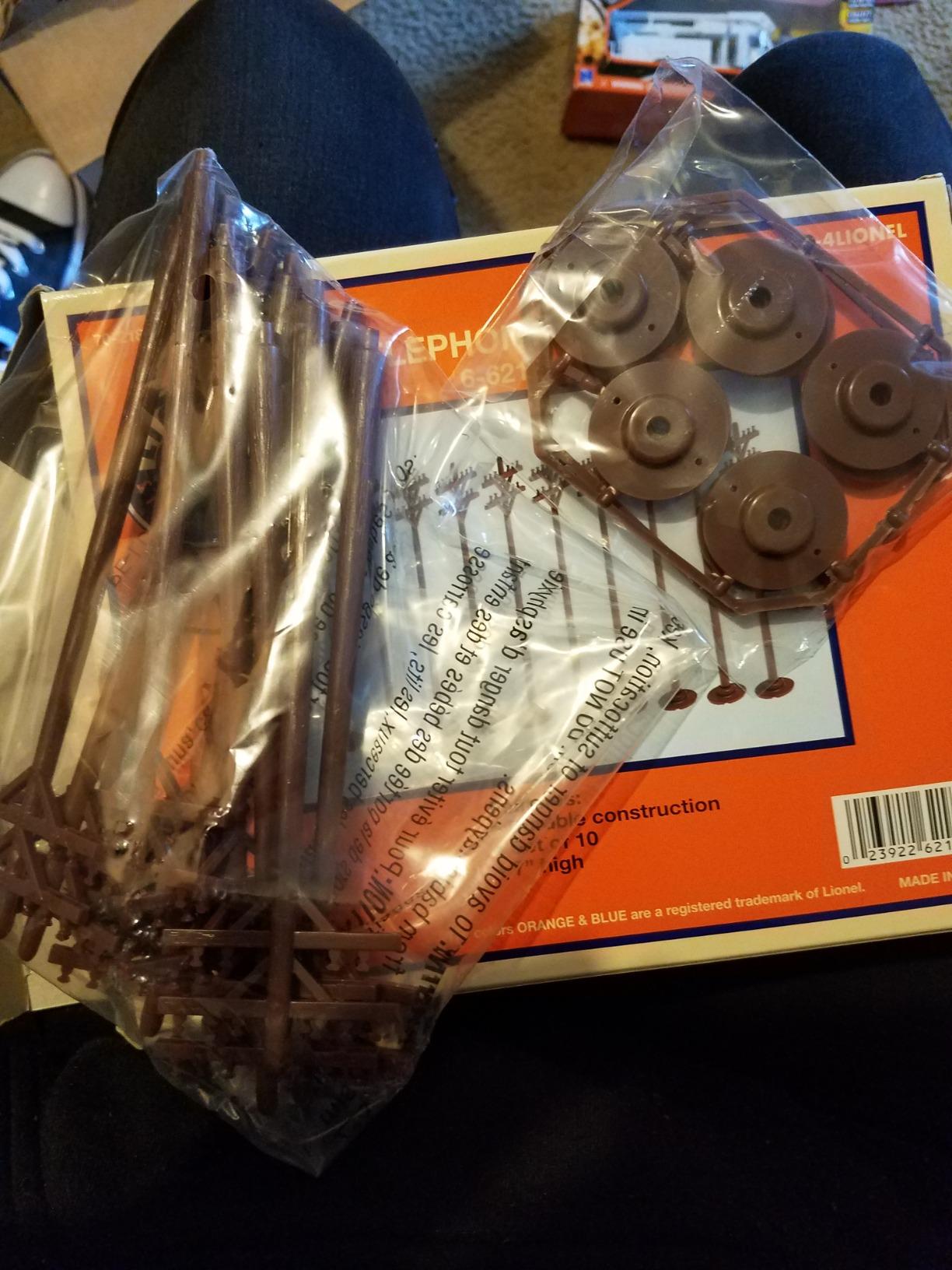 Lionel 10-Pack Telephone Poles Model Train Accessory customer photo 1