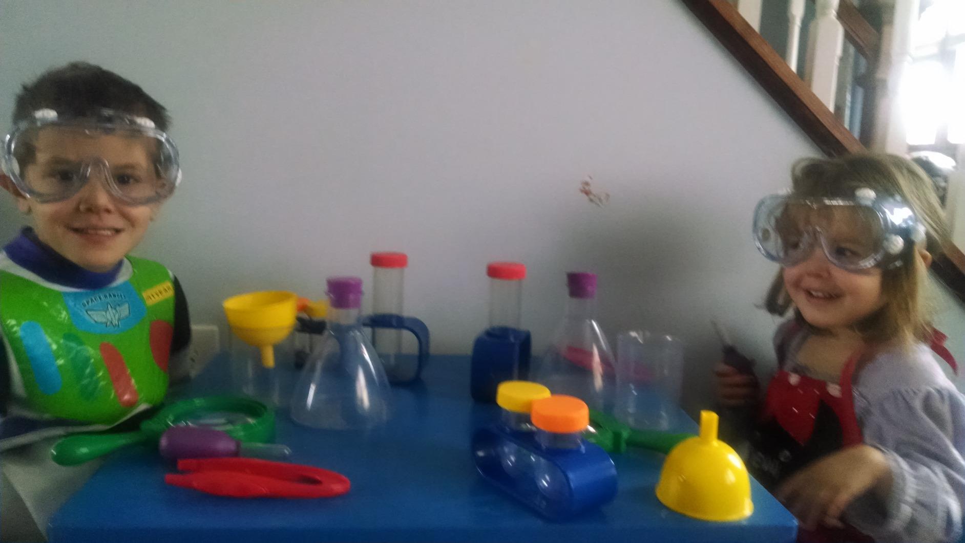 Learning Resources Primary Science Lab Set | Experiments for Kids, Chemistry Toy, Pretend Play, STEM Projects, Classroom Must Haves, Teacher Supplies customer photo 1