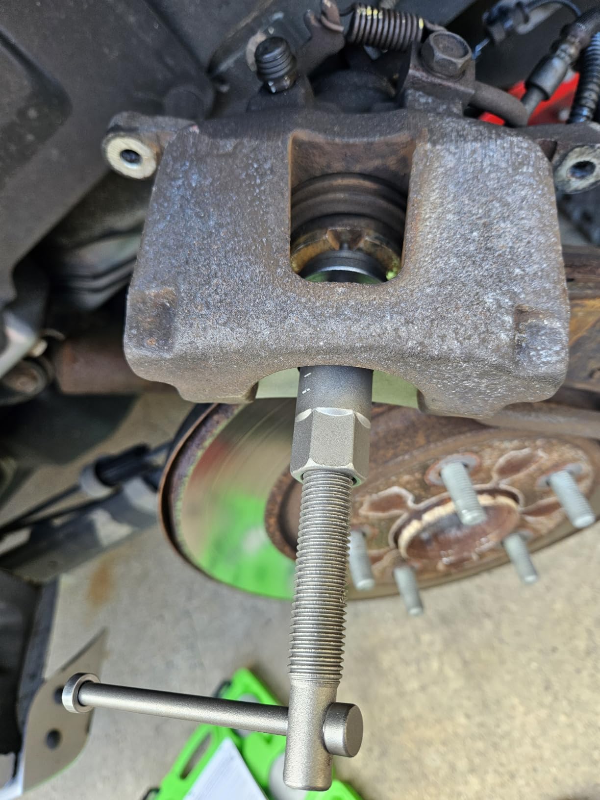 OEMTOOLS 27113 18-Pc Brake Caliper Compression Tool for Domestic/Imports | Rust-Resistant Finish Caliper Compression Tool, Includes Left & Right Hand Threading Tool, 15 Adapters, Storage Case customer photo 1