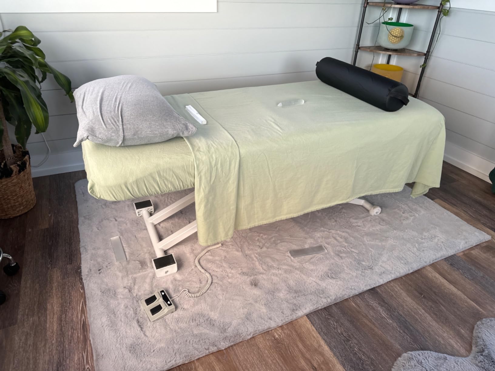 Professional Electric Massage & Spa Table, Flat Top, Beige customer photo 2