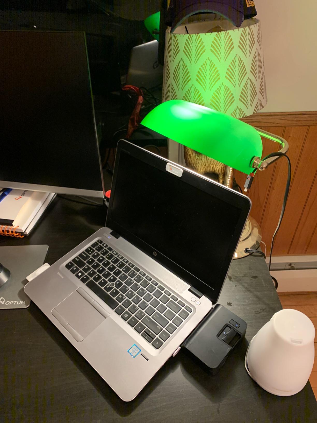 LIGHTACCENTS Traditional Banker's Desk Lamp with Green Glass Shade and Brass Base - Classic Desk Lamp with Pull Chain, Office Lighting, Vintage Style Reading Light customer photo 1