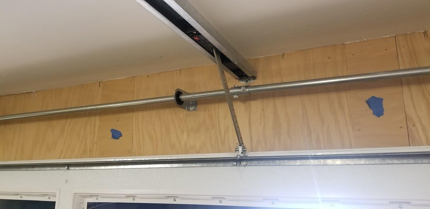 Genie SilentMax 1200 Model 4042-TKH Garage Door Opener with Motion Detection Lighting, Ultra-Quiet Steel-Reinforced Belt Drive, 140V DC Motor, 3/4 + HPc 140V Belt Drive, Gray customer photo 1