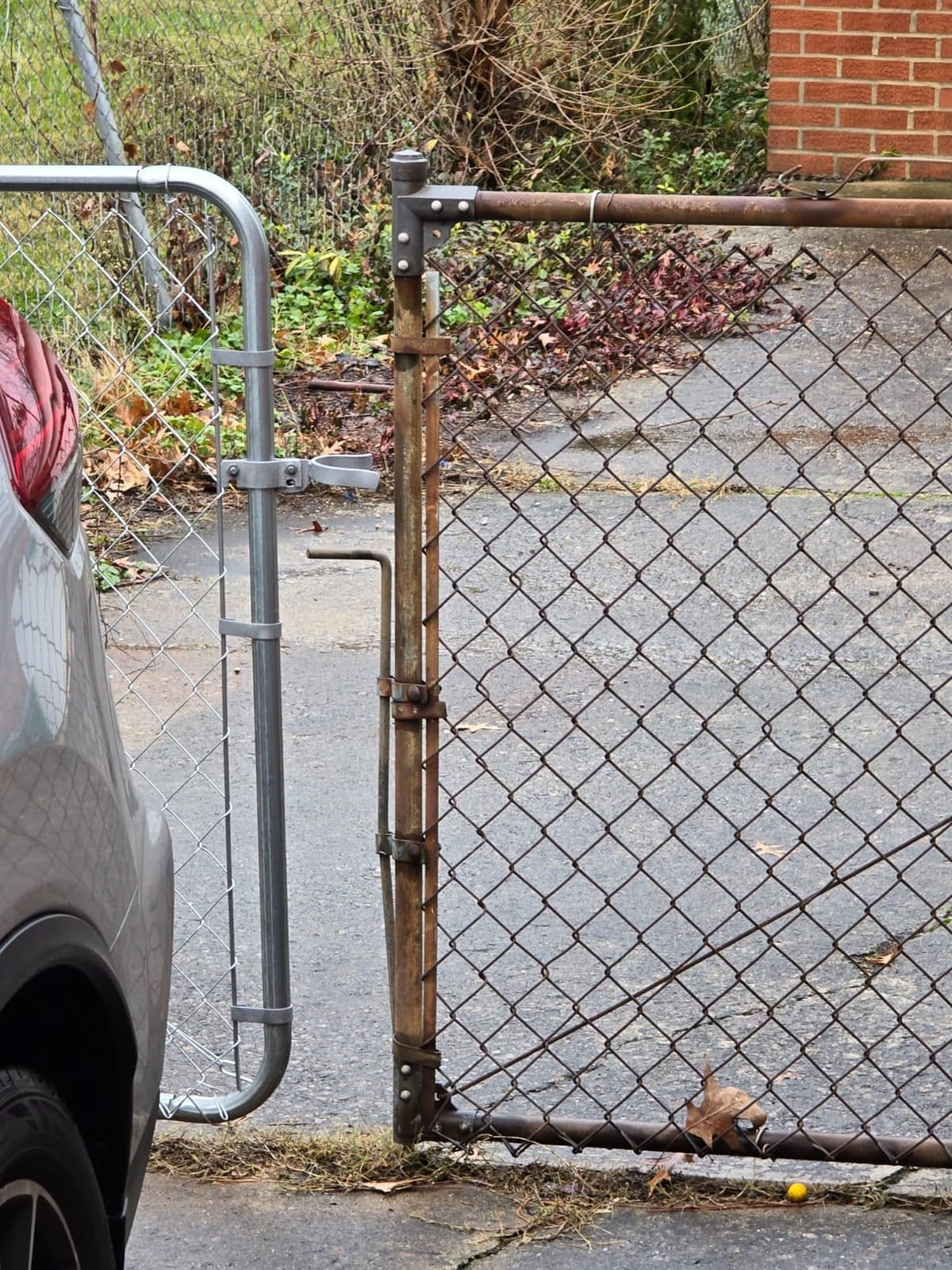 Adjust-A-Gate Chain Link Walk Gate Kit, Gray, 24-72 in Openings, Up to 4 Ft customer photo 2