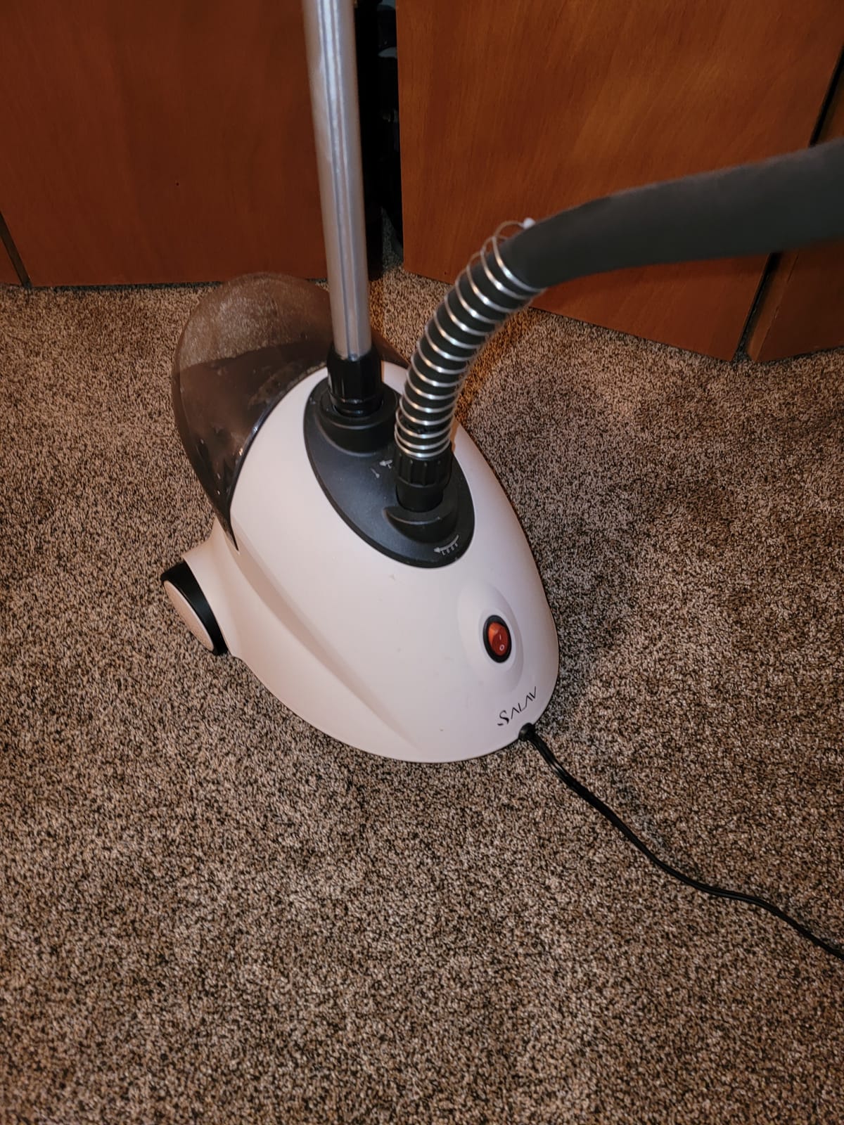 SALAV GS18 Full-Size Clothes Steamer - 1500W Power, 1.8L Water Tank, 60-Min Garment Steam, Adjustable Pole & Wheels, Professional Standing Steamer for Clothes, White customer photo 1