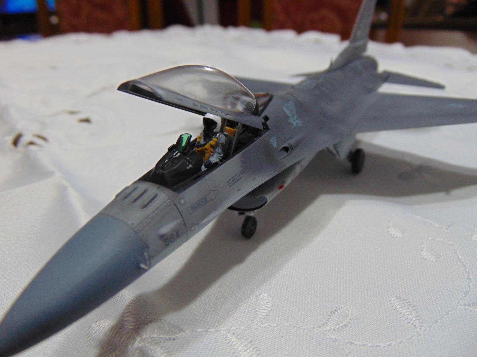 Tamiya 60786 1/72 F-16 Cj Fighting Falcon Plastic Model Airplane Kit customer photo 2