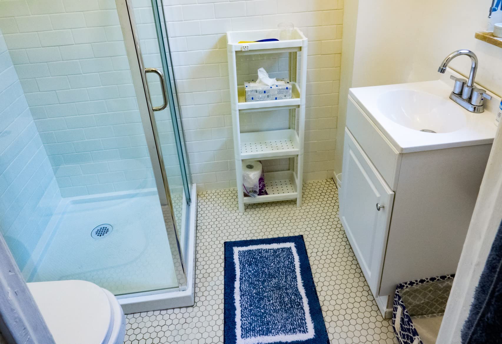 DreamLine Flex 32 in. D x 32 in. W x 74 3/4 in. H Semi-Frameless Pivot Shower Enclosure in Chrome with Corner Drain White Base, DL-6714-01CL customer photo 2