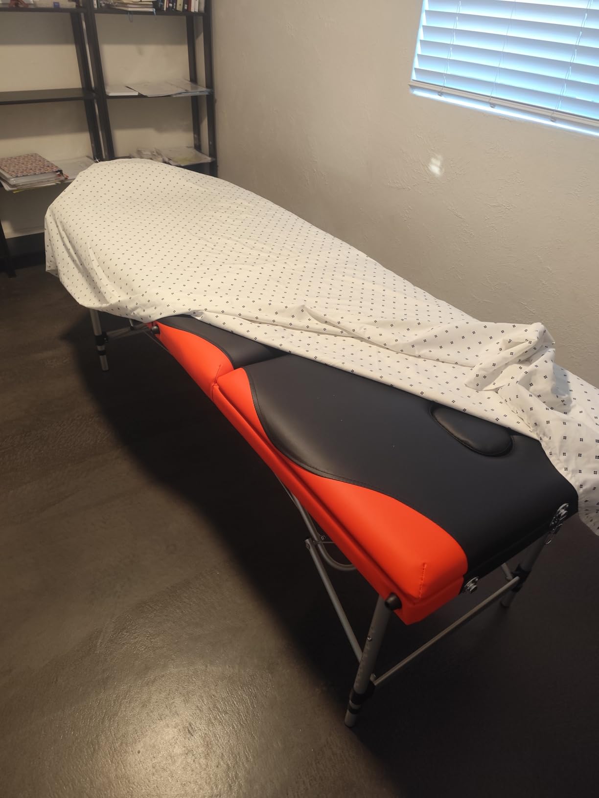 BestMassage Aluminium Massage Bed Portable Massage Table 28 inch Wide Lash Bed Height Adjustable 3 Folding Spa Table with Non-Woven Bag for Spa Footmassage Facial CareSpa Tattoo customer photo 2