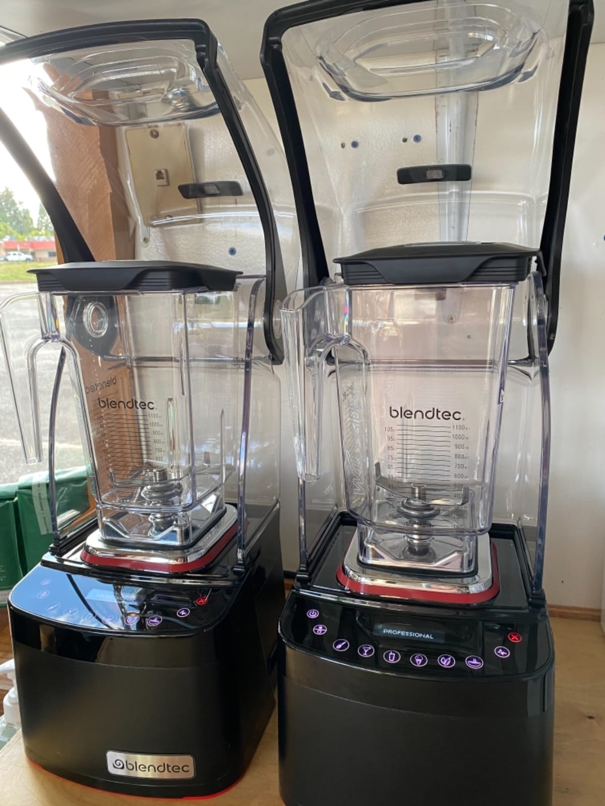 Blendtec Professional 800 Blender and 90 oz WildSide+ Blender Jar - Kitchen Blender Bundle - Black customer photo 1
