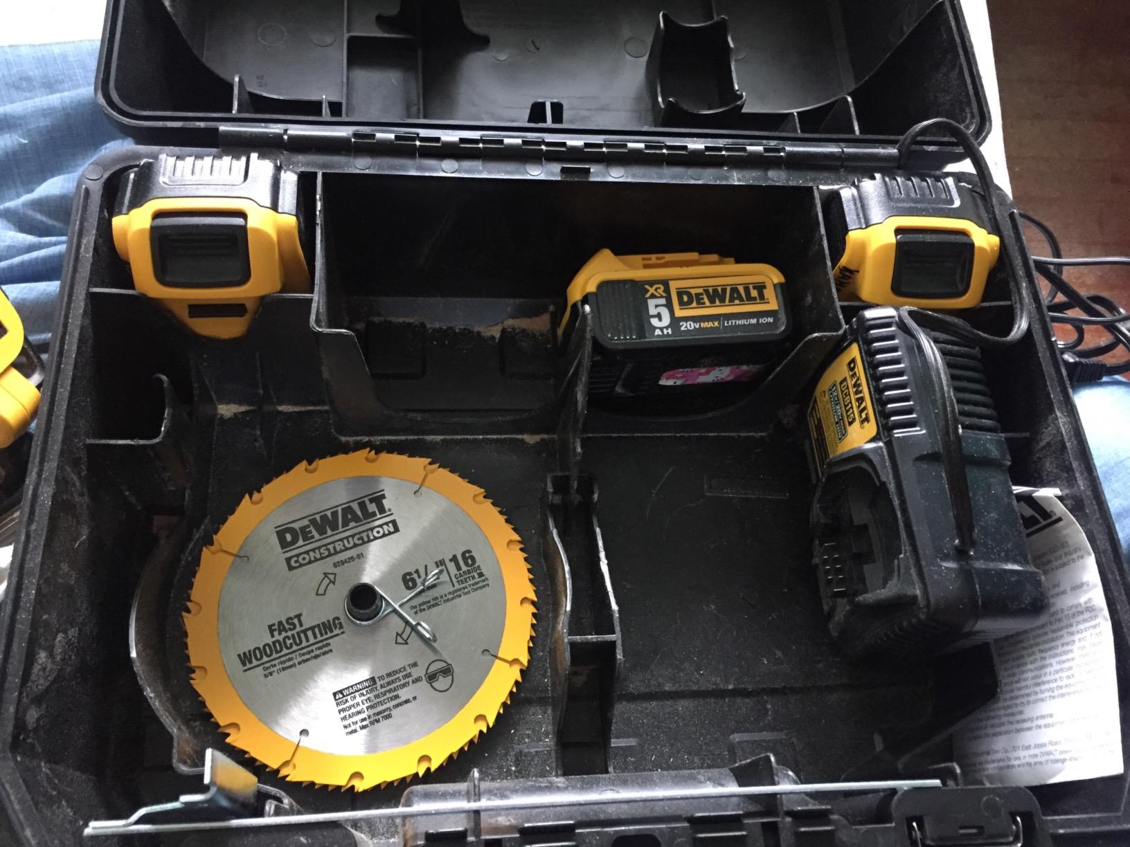 DEWALT 20V MAX 6-1/2-Inch Circular Saw Kit, with 5.0-Ah Battery and Charger (DCS391P1) customer photo 1
