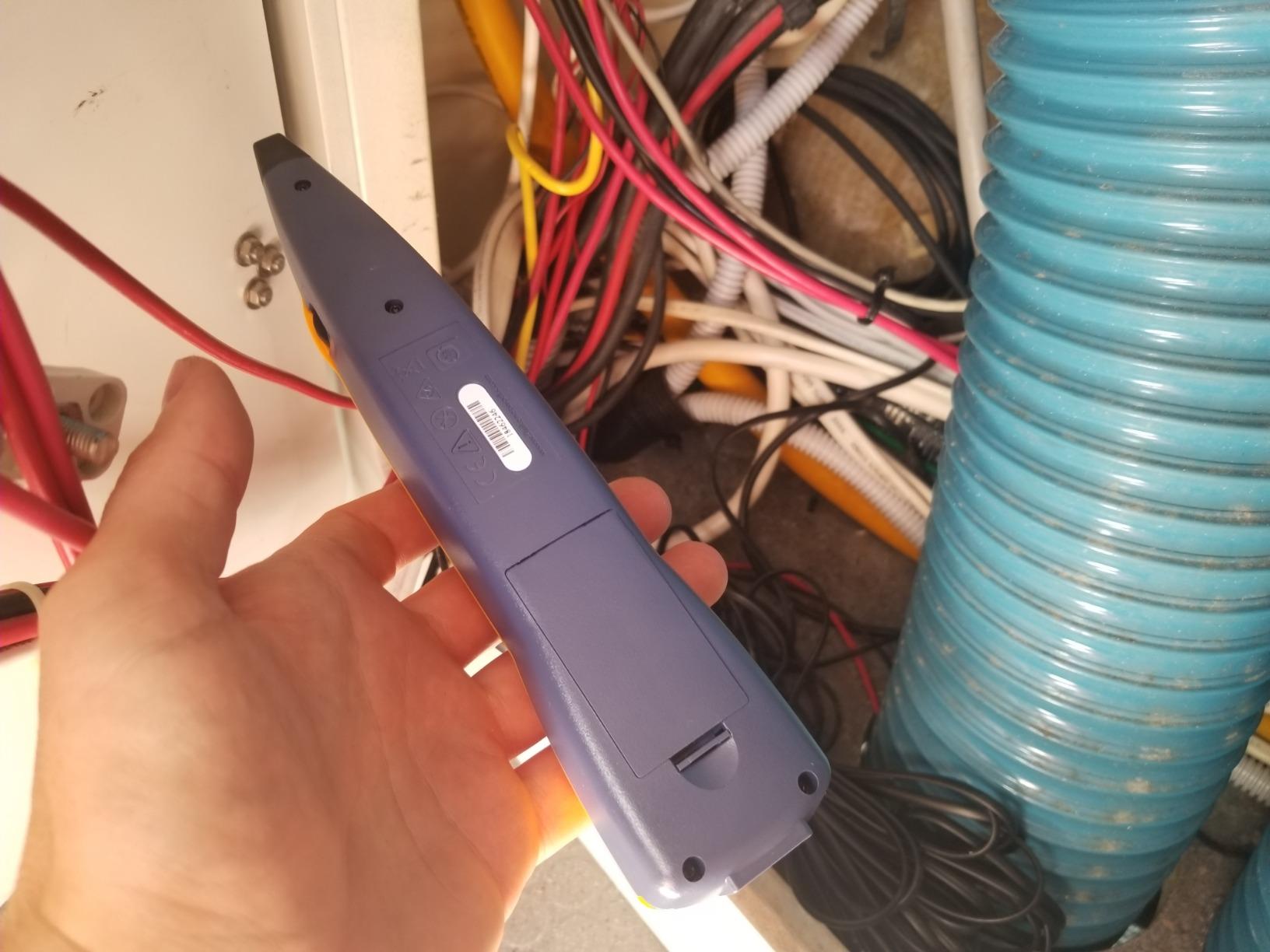 Fluke Networks MT-8200-60-KIT IntelliTone Pro 200 Probe and Toner, Multicolor customer photo 1
