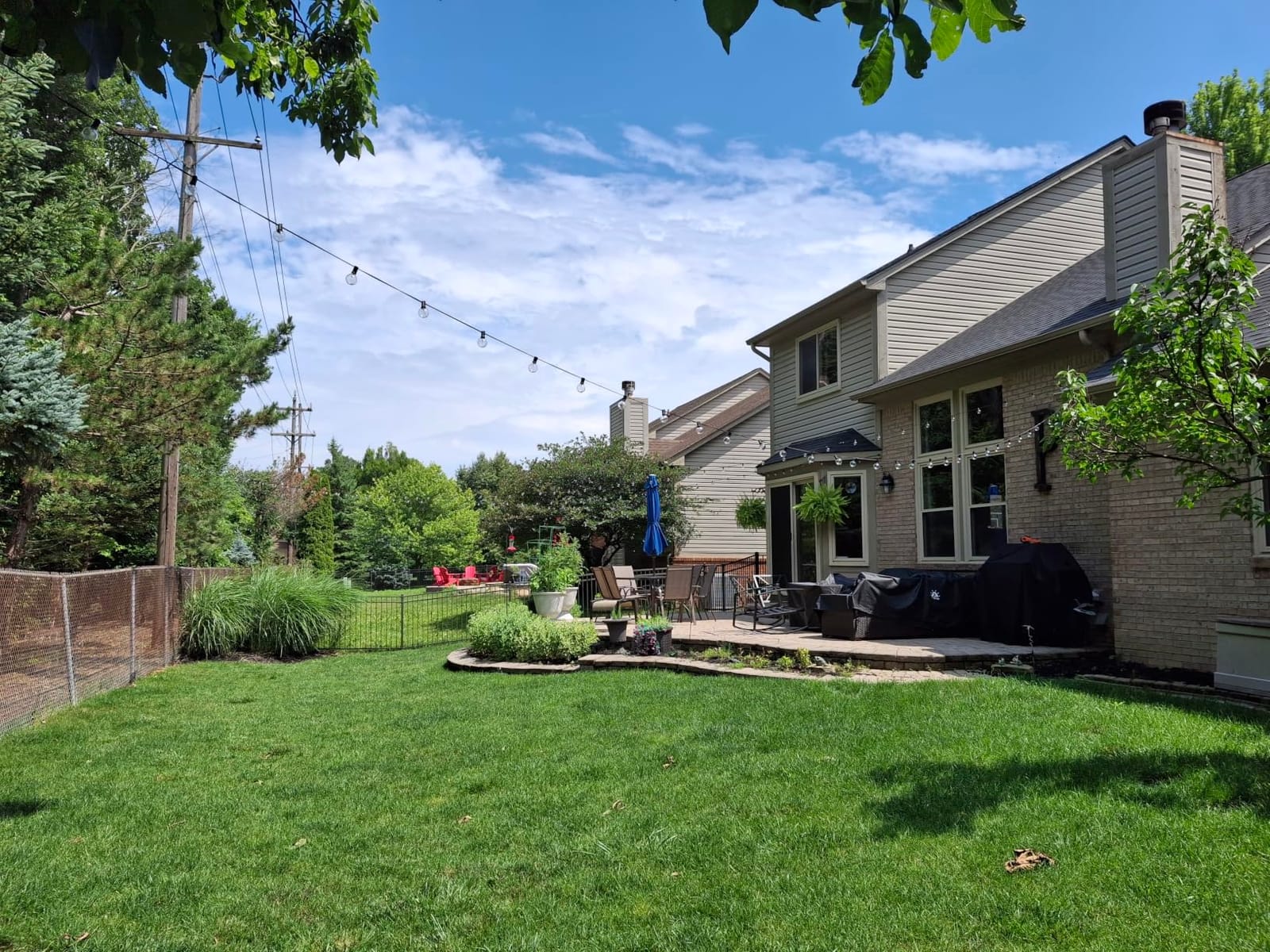 Brightown Outdoor String Lights, 35FT with 30 Bulbs, Waterproof Connectable customer photo 1