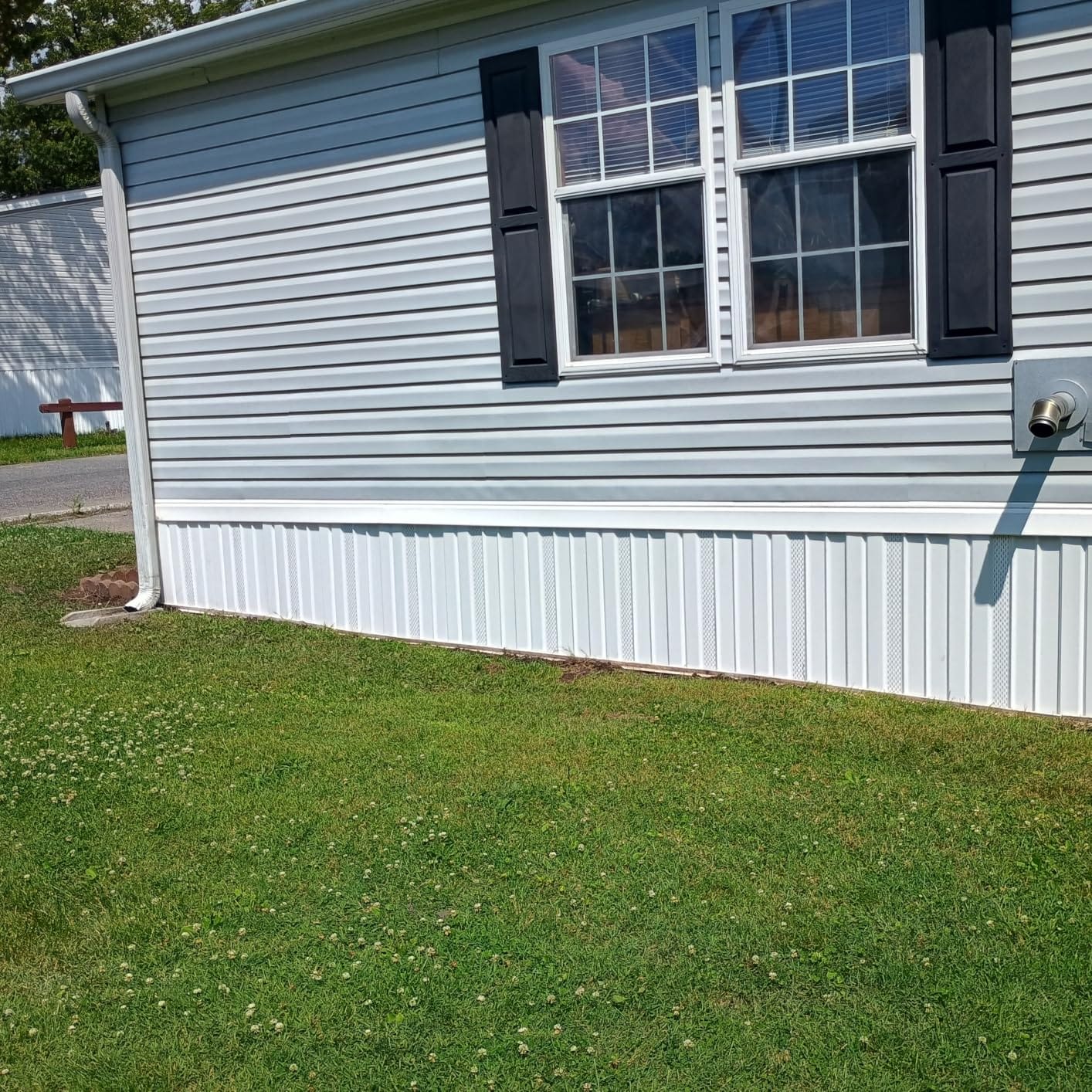 Mobile Home Skirting Box of 8 Vented White Panels 16