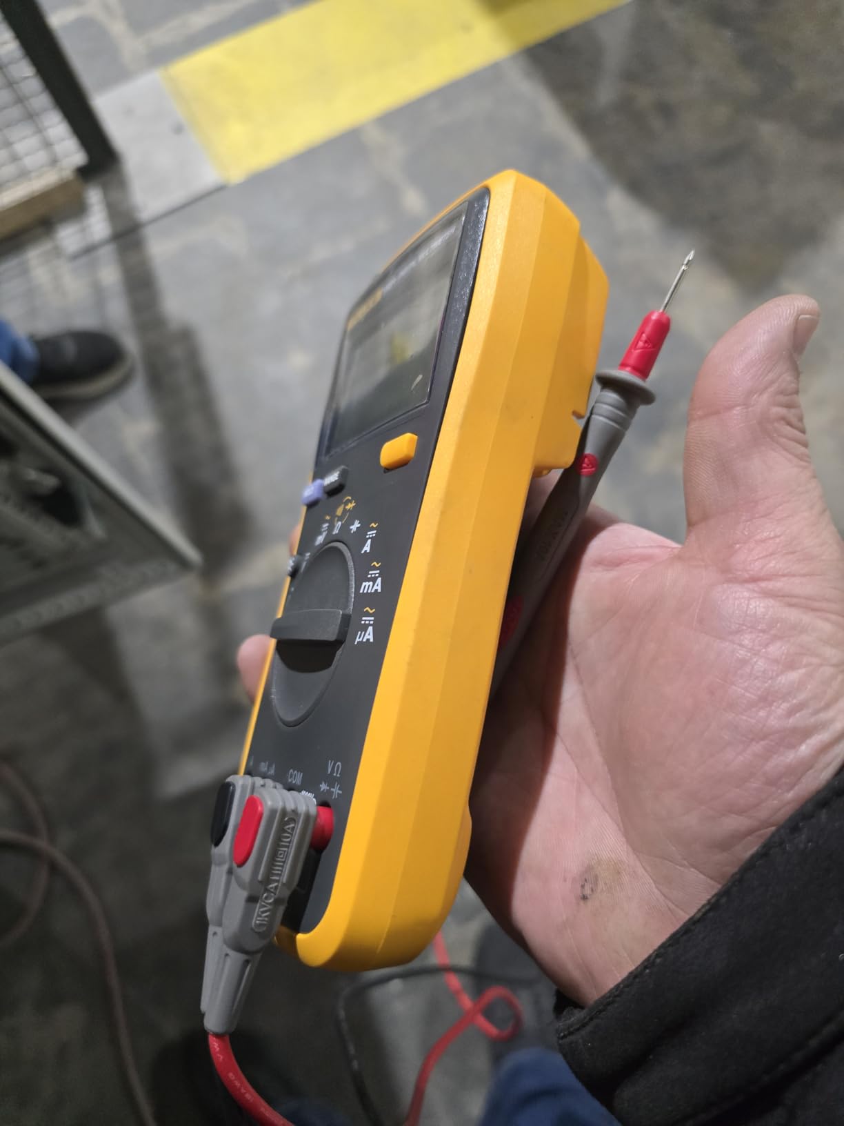 Fluke 15B+ Digital Multimeter, for Electrical Applications, Measures AC/DC Voltage and Current Measurements up to 1000V and 10A, Along with Resistance, Continuity, Diode, and Capacitance Capabilities customer photo 1