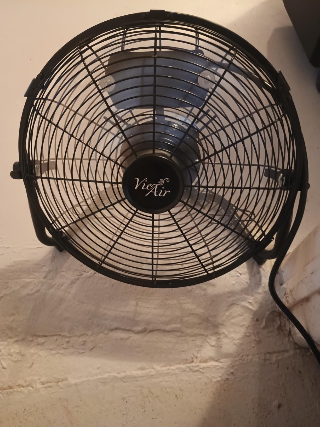 Vie Air 12 Inch Industrial Powerful and Quiet Heavy Duty Metal Floor Fan, Black customer photo 1