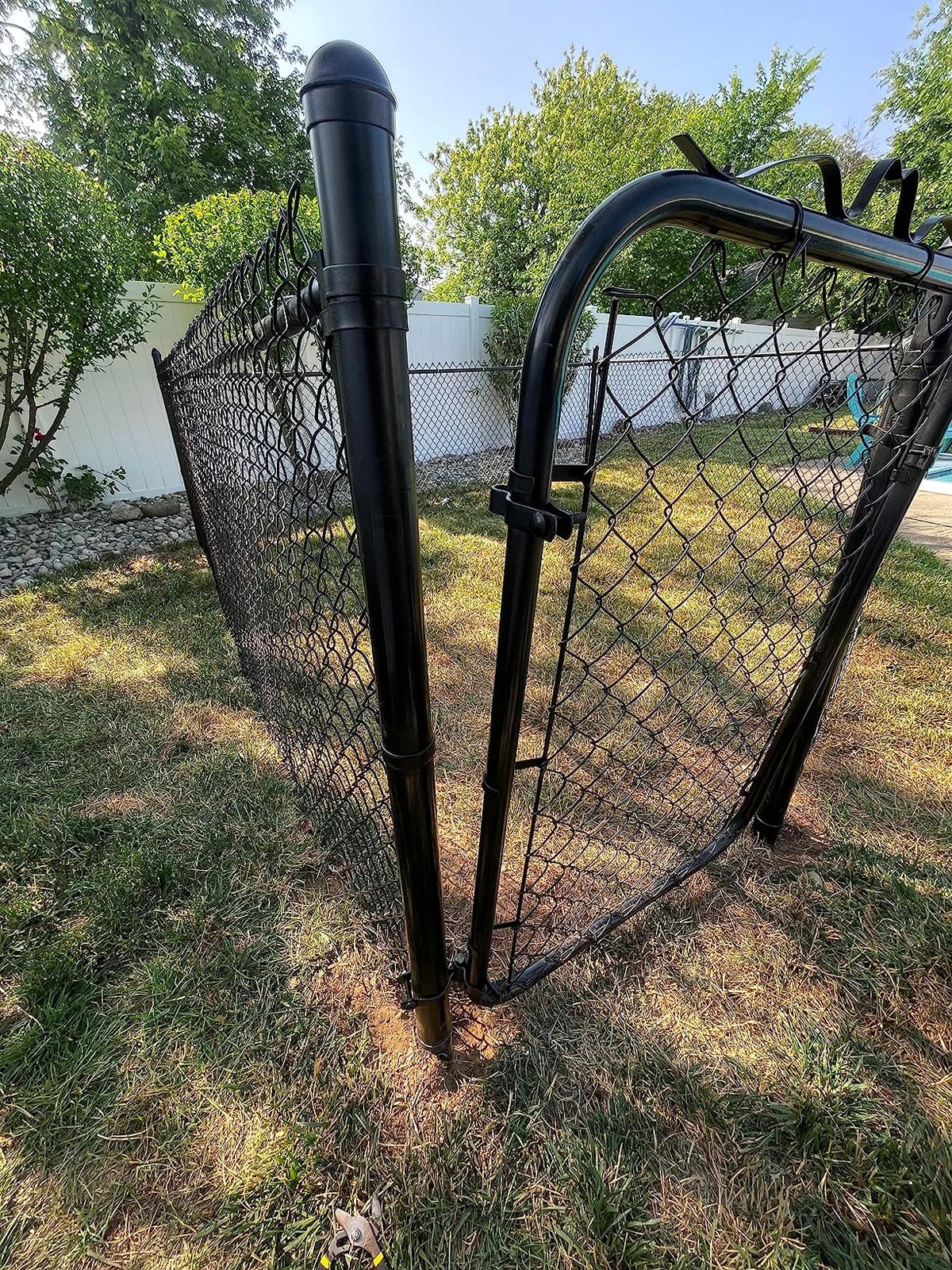 Black Coated Chain Link Garden Walking Fence Gate 48-inch Overall Height by 32-inch Frame Width (Fit a 36-inch Opening), 1 Pack No-Assembly Chain Link Walk-Through Gate customer photo 1
