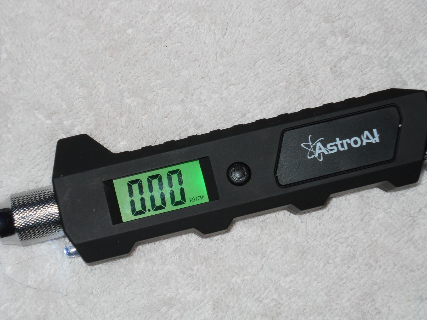 AstroAI Heavy Duty Digital Tire Pressure Gauge 0-230 PSI | Calibrated to ANSI B40.7 Grade 2A (0.5%) with Backlit LCD & Flashlight, Stainless Steel for Truck RV Car Motorcycle Bike customer photo 1