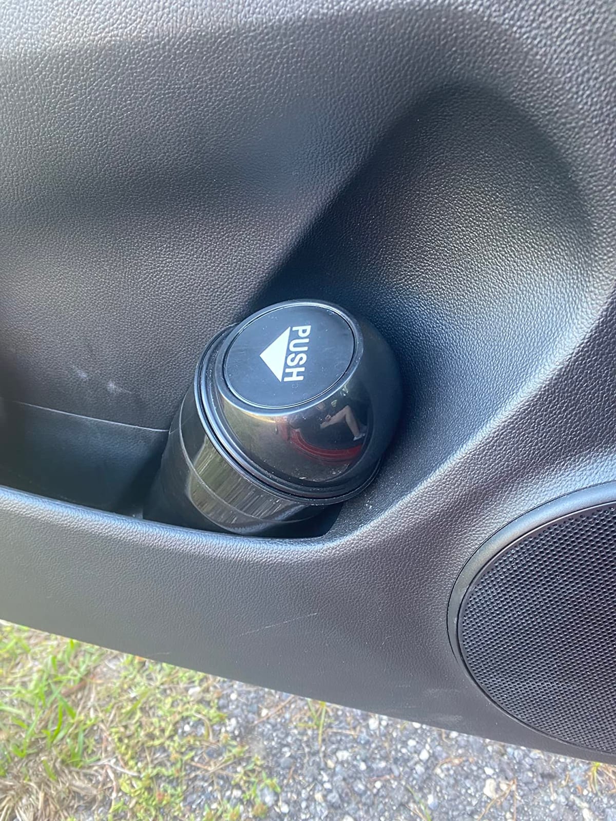 Cup Holder Trash Can, Leakproof Car Trash Can with Lid, Trash Bin for Car Accessories, Mini Garbage Bin Organizer for Automotive Office Home Kitchen, Applicable to Women and Men customer photo 1